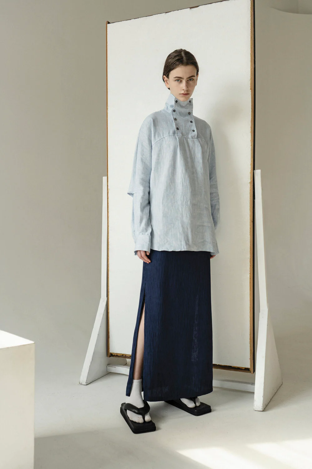 K M by L A N G E LINEN HIGH NECK SOROSCHKA SHIRT - BLUE - Image 2