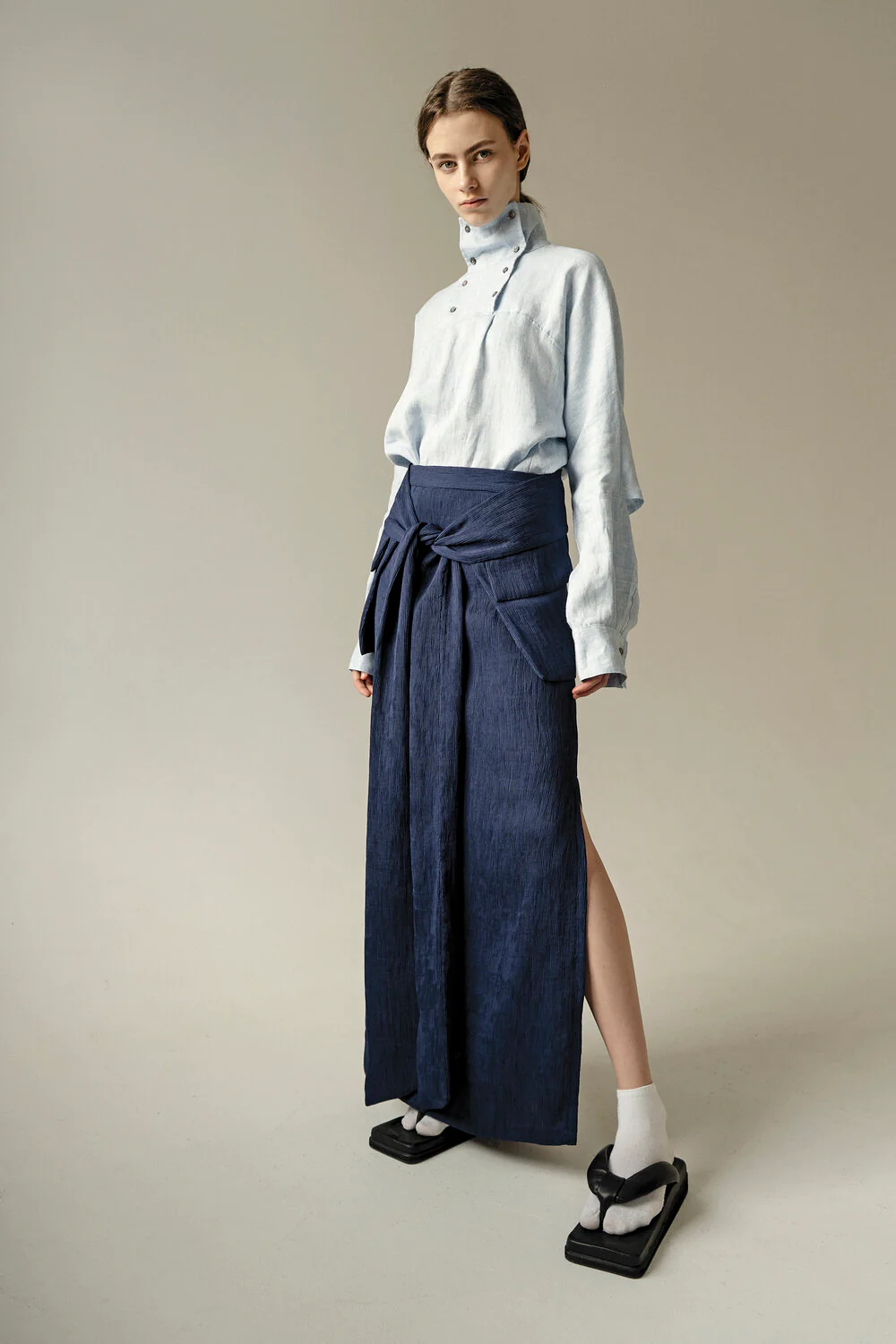 K M by L A N G E LINEN HIGH NECK SOROSCHKA SHIRT - BLUE - Image 7