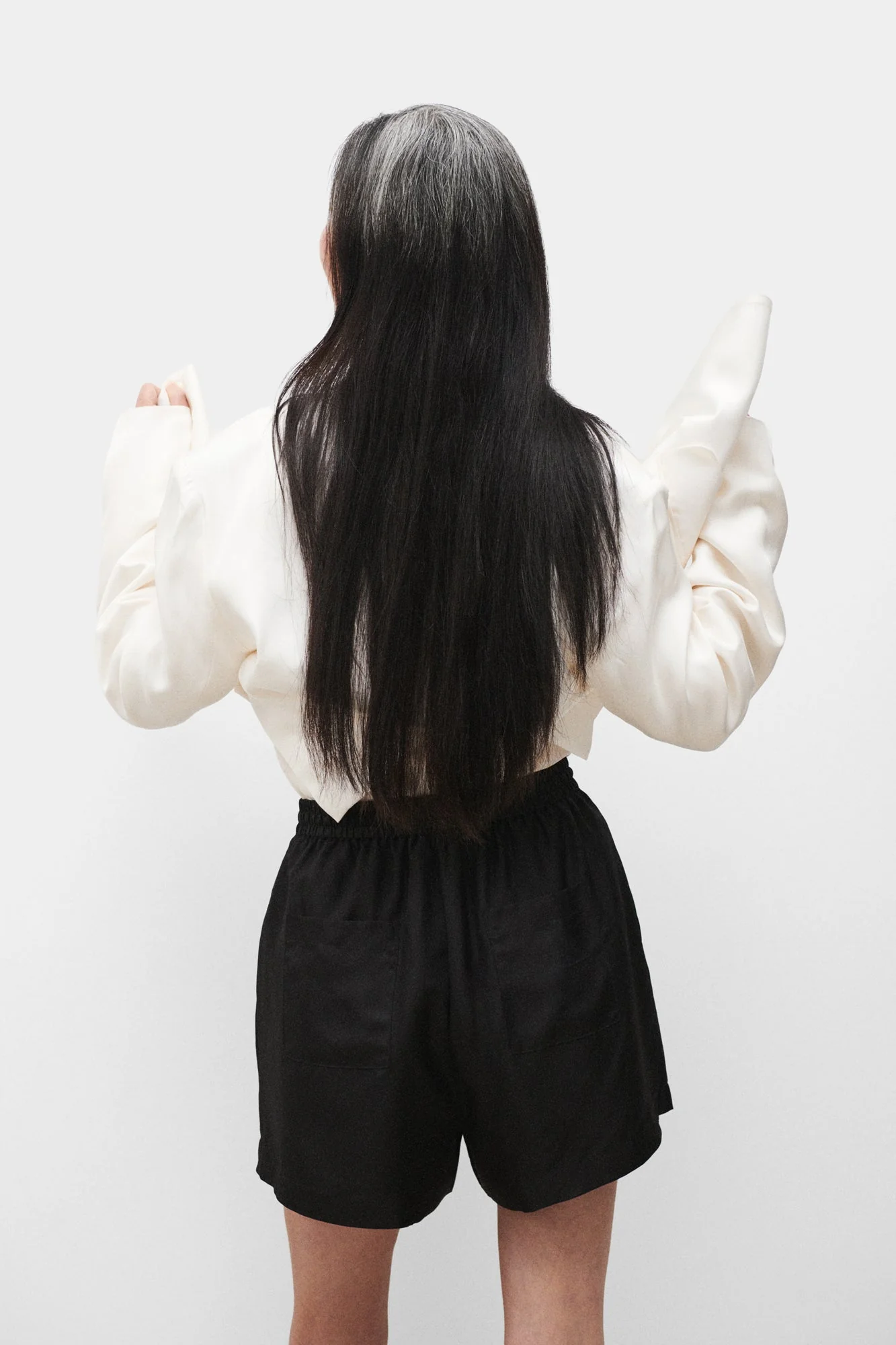 Silk Laundry TWILL SLOUCH SHORTS - BLACK - Image 4