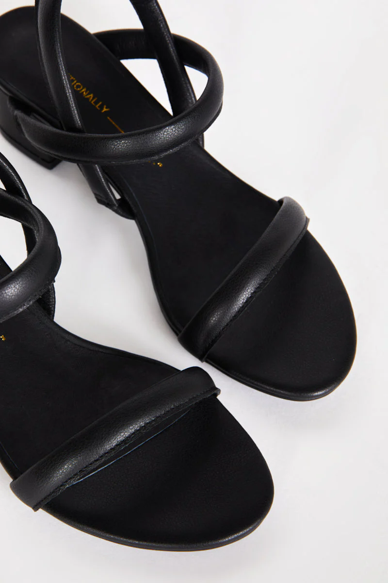 "INTENTIONALLY __________." KIMI HEEL - black - Image 10