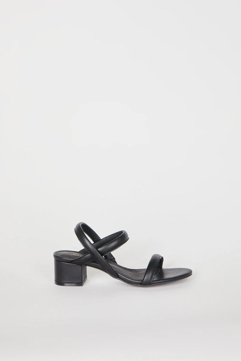 "INTENTIONALLY __________." KIMI HEEL - black - Image 12