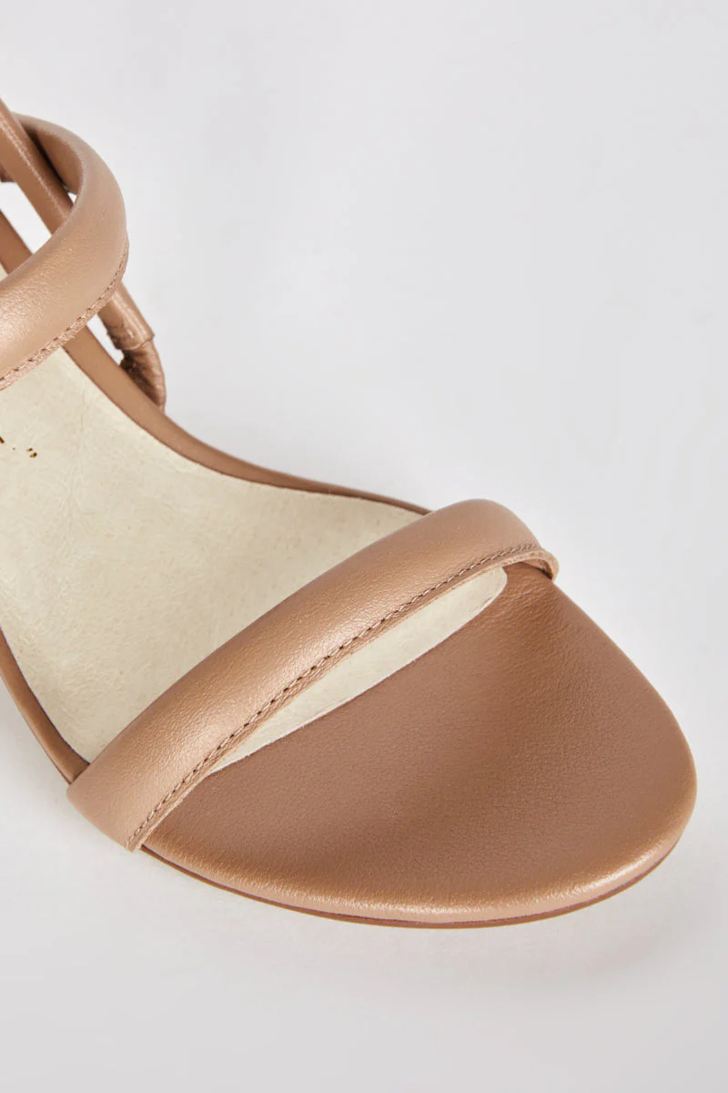 "INTENTIONALLY __________." KIMI HEEL - black - Image 4
