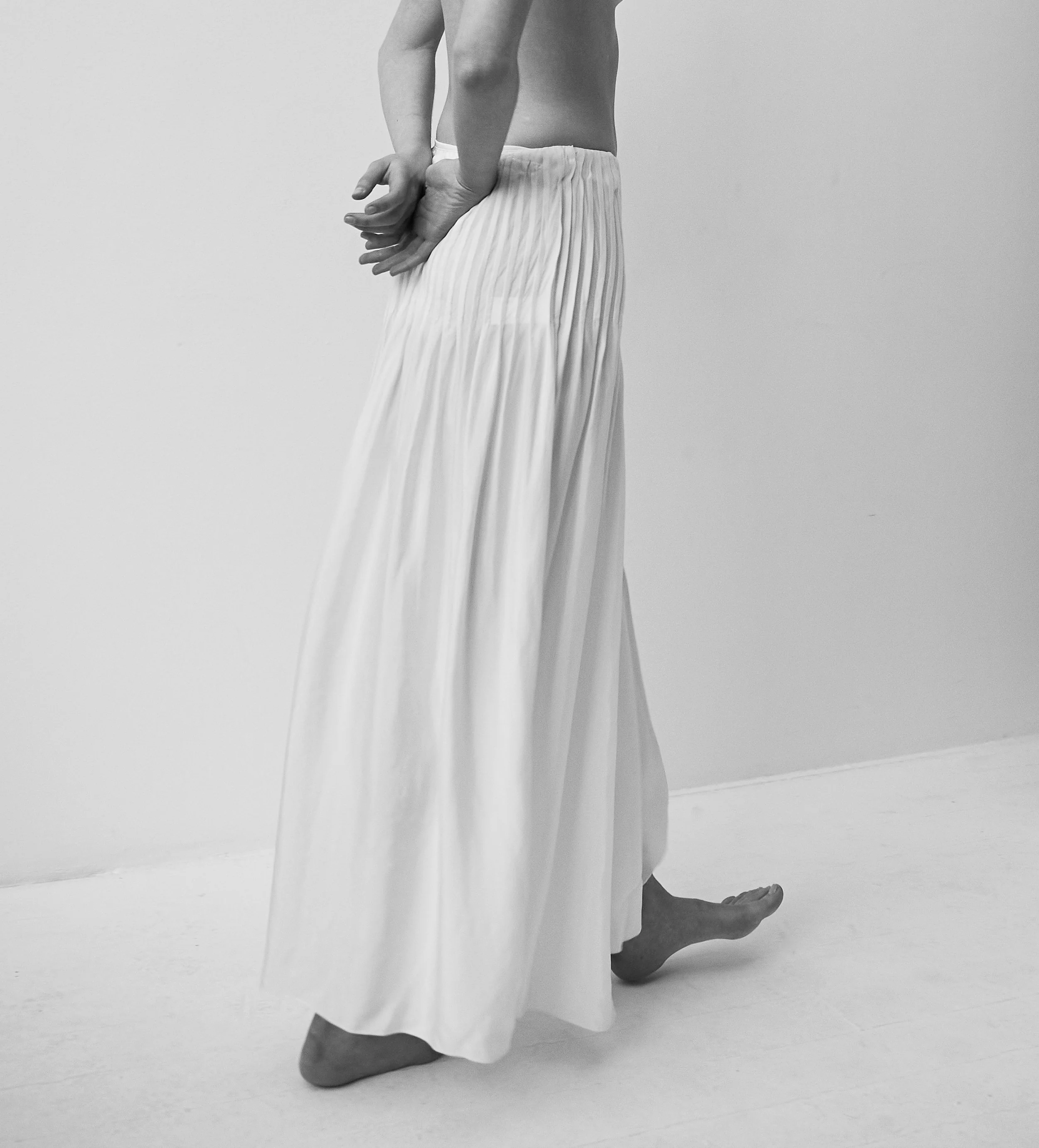 K M by L A N G E Uman Pleated Skirt - White - Image 5