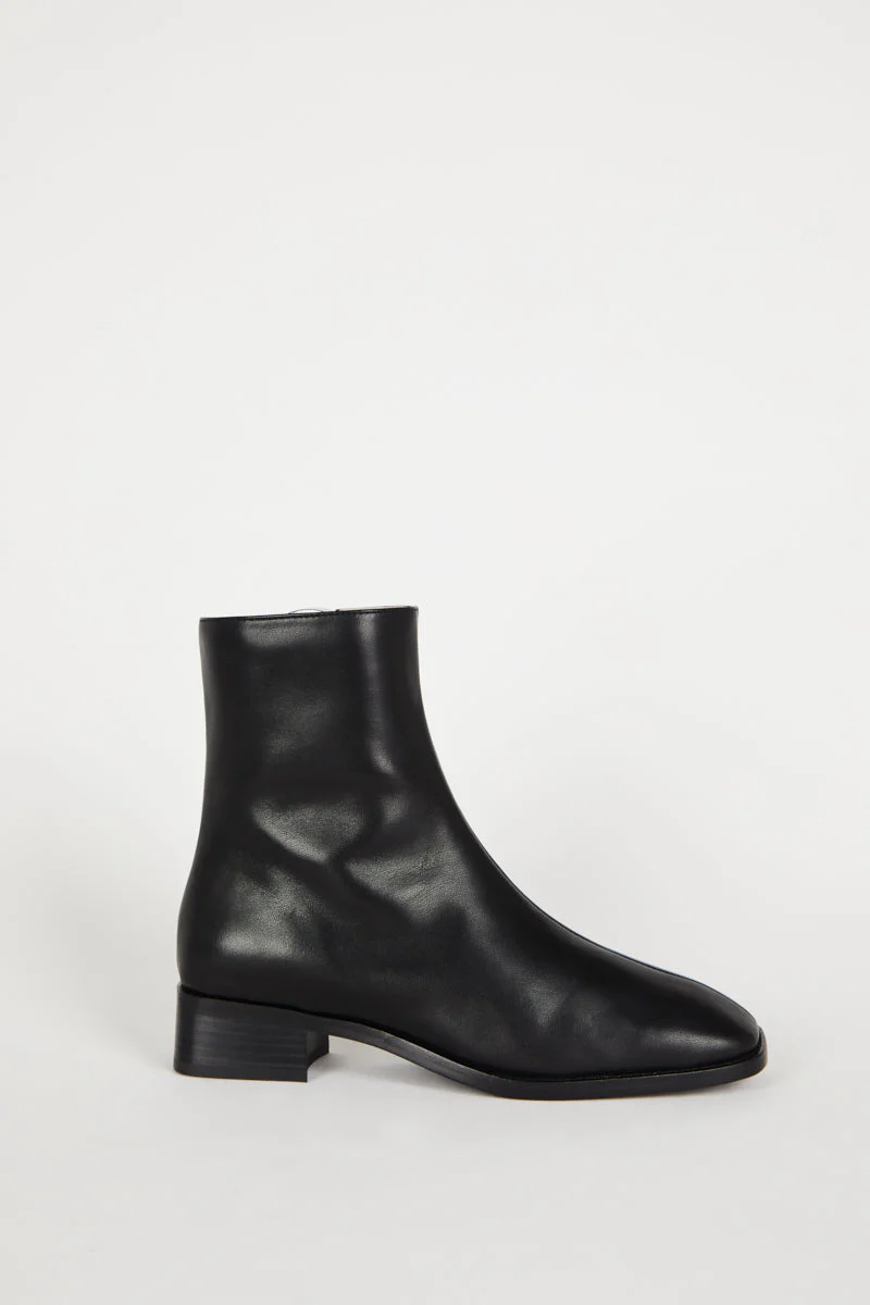 "INTENTIONALLY __________." TOUR LEATHER BOOT - Black/Brown - Image 12