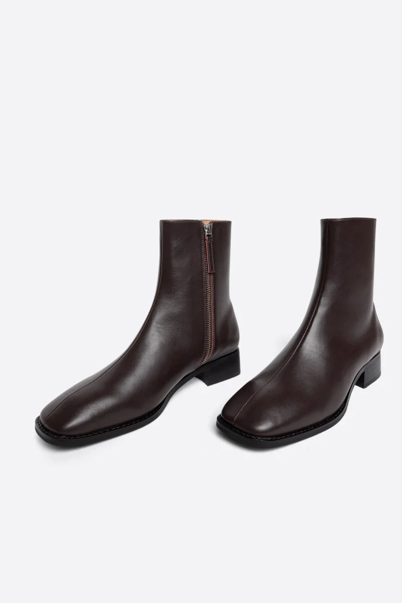 "INTENTIONALLY __________." TOUR LEATHER BOOT - Black/Brown - Image 4