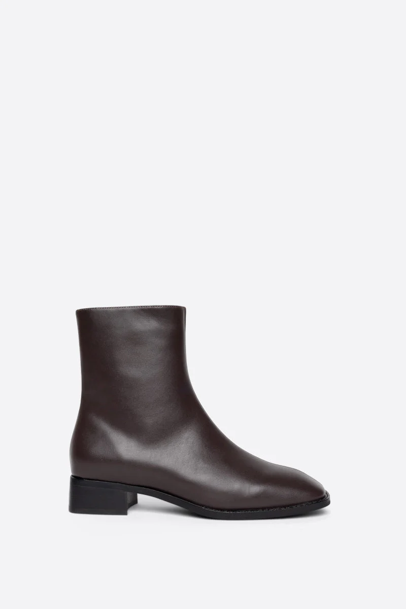 "INTENTIONALLY __________." TOUR LEATHER BOOT - Black/Brown - Image 7