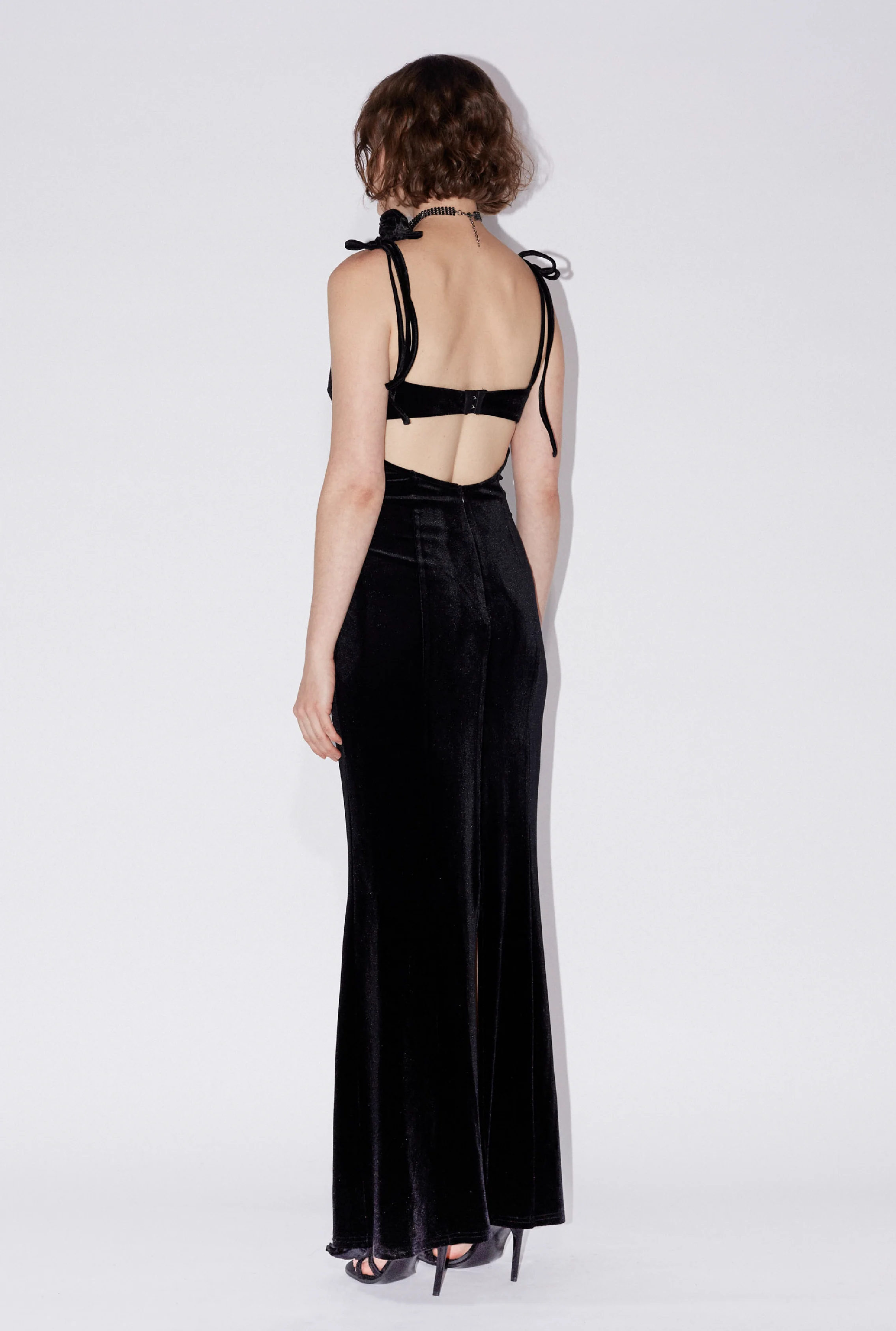 Saemdi Open Back Velvet Dress - Image 2