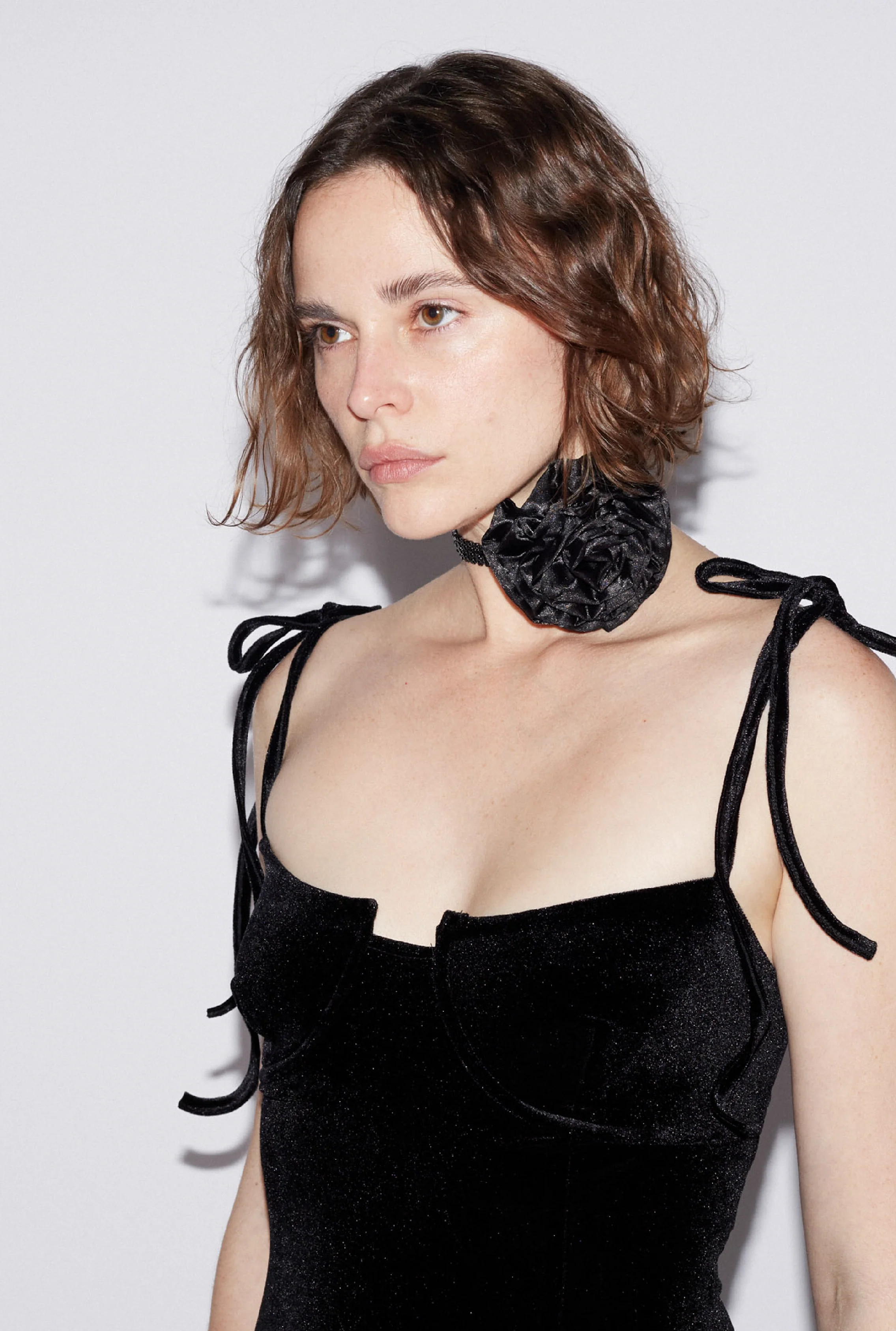 Saemdi Open Back Velvet Dress - Image 3