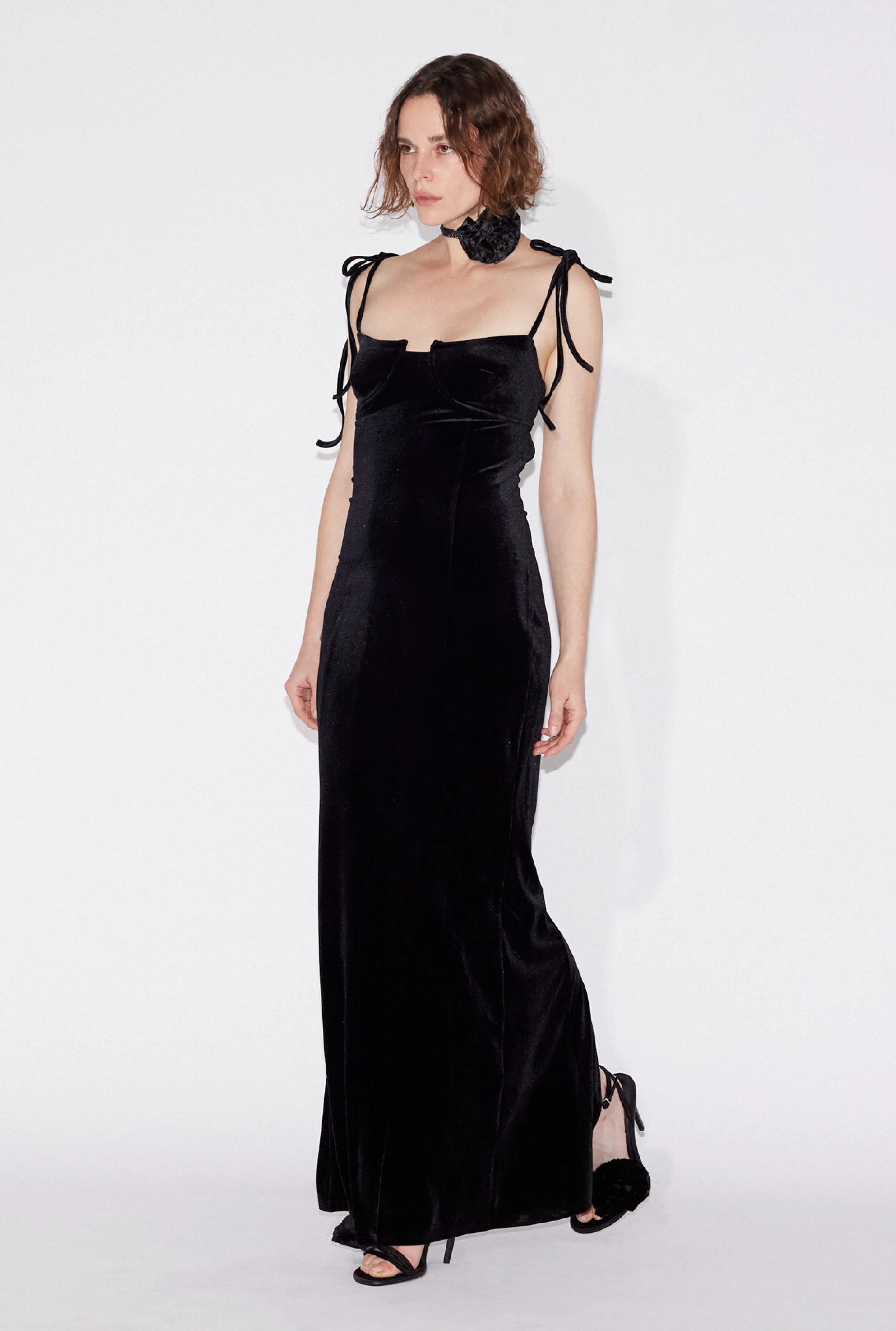 Saemdi Open Back Velvet Dress - Image 4
