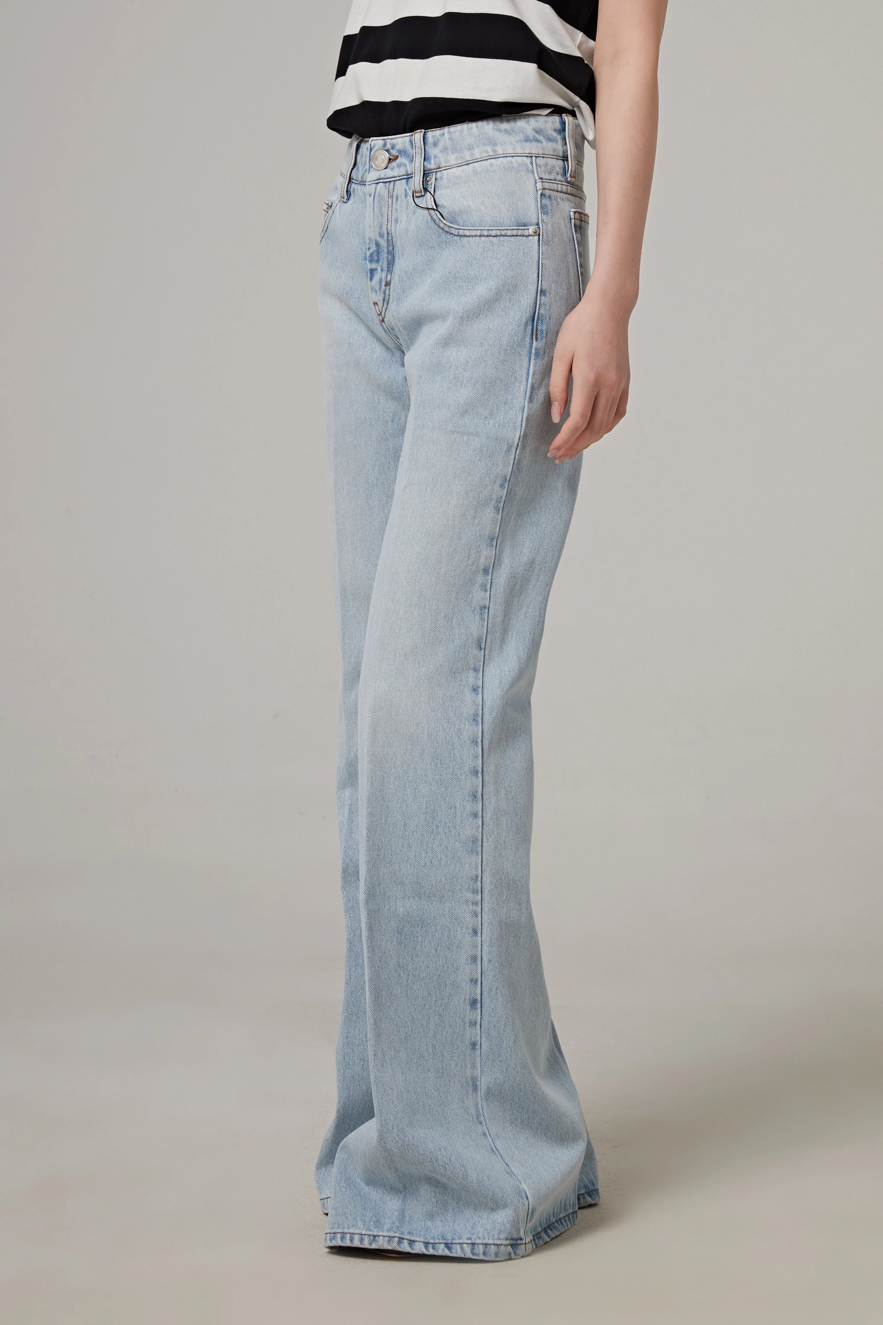AMI Slitted Flare Fit Jeans - Bleu Javel - Image 2