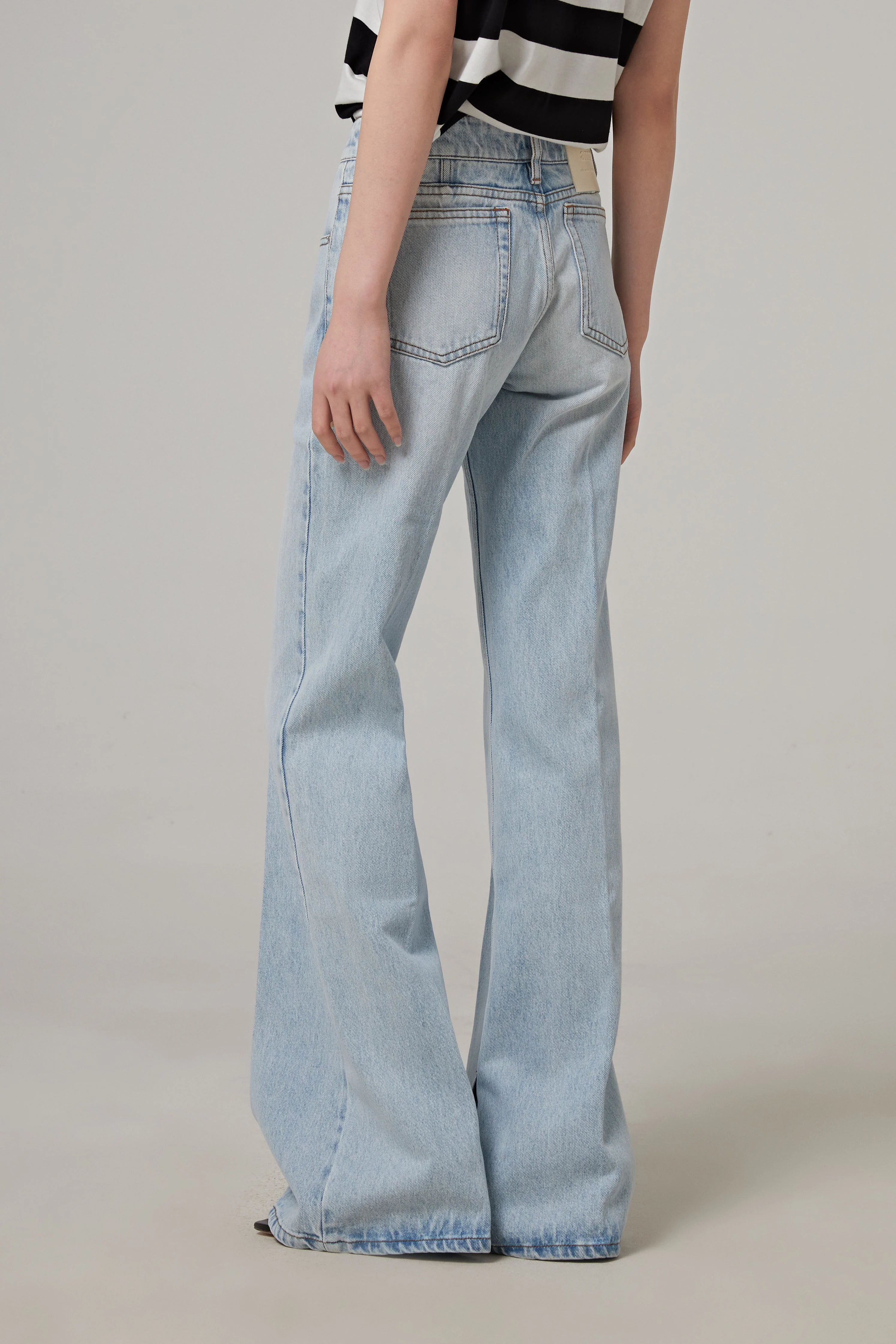 AMI Slitted Flare Fit Jeans - Bleu Javel - Image 3