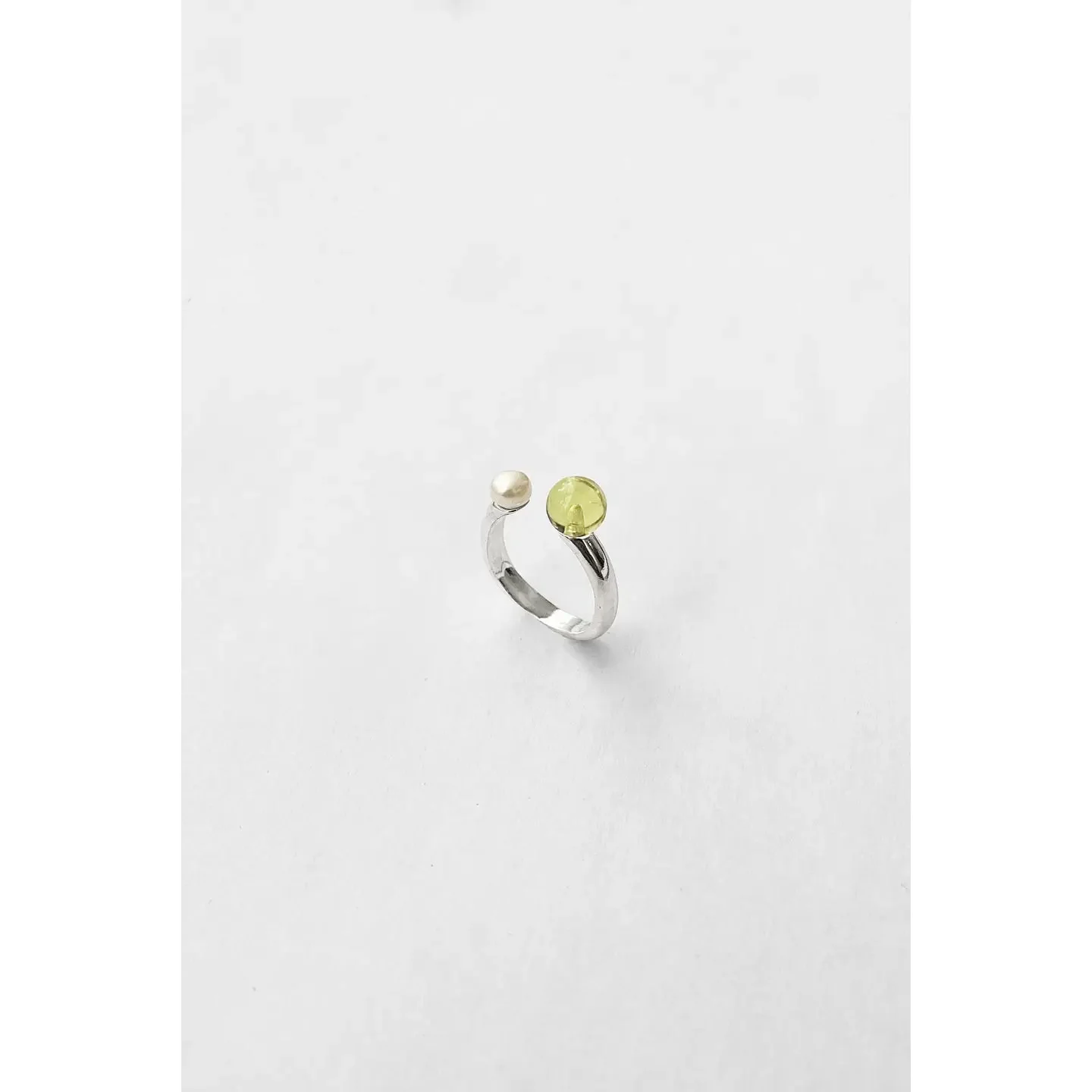 Kara Yoo Lemon Quartz Pearl Open Ring - Image 2