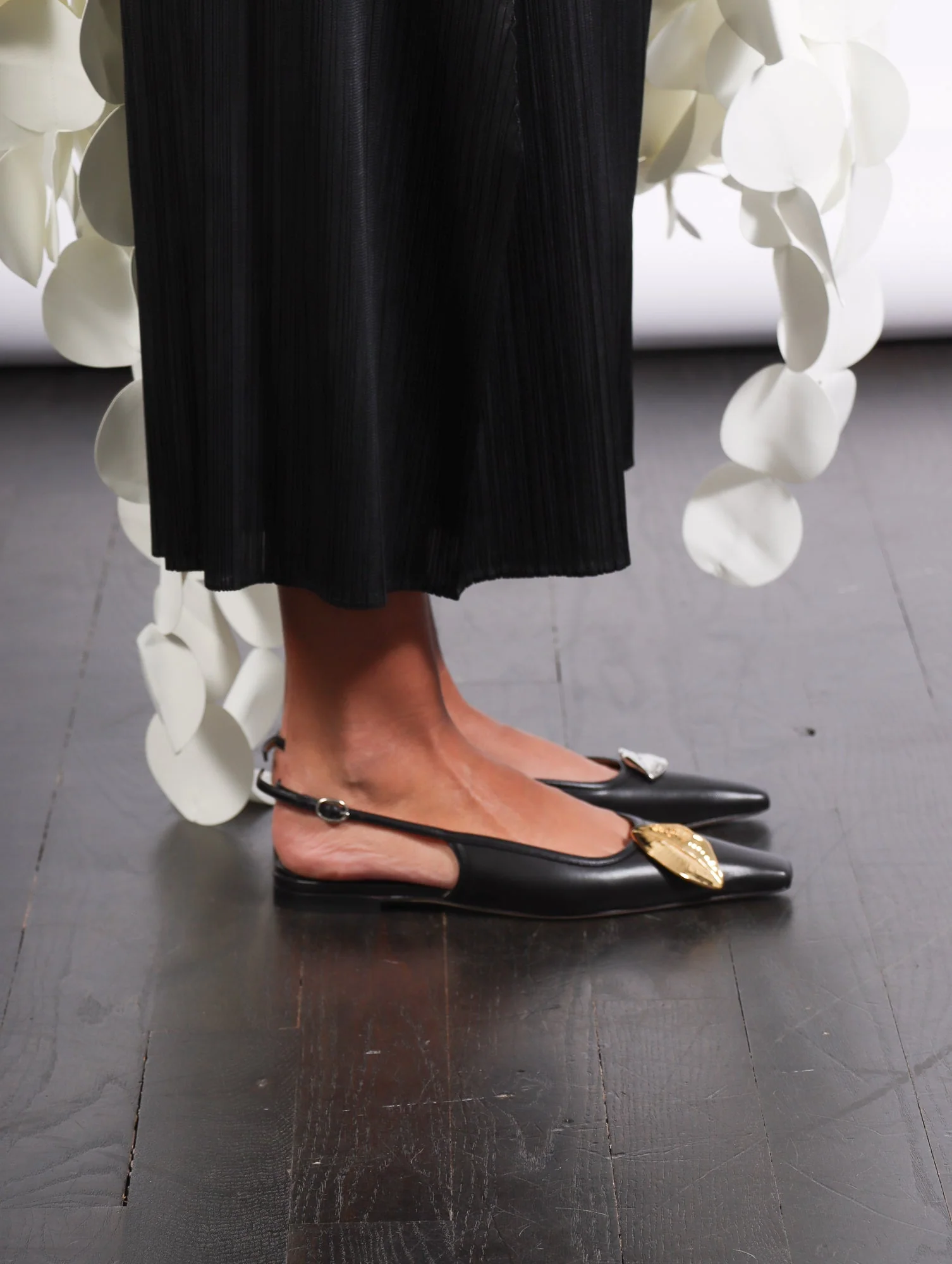 A.W.A.K.E. MODE Amanda Kiss Flats - Image 5