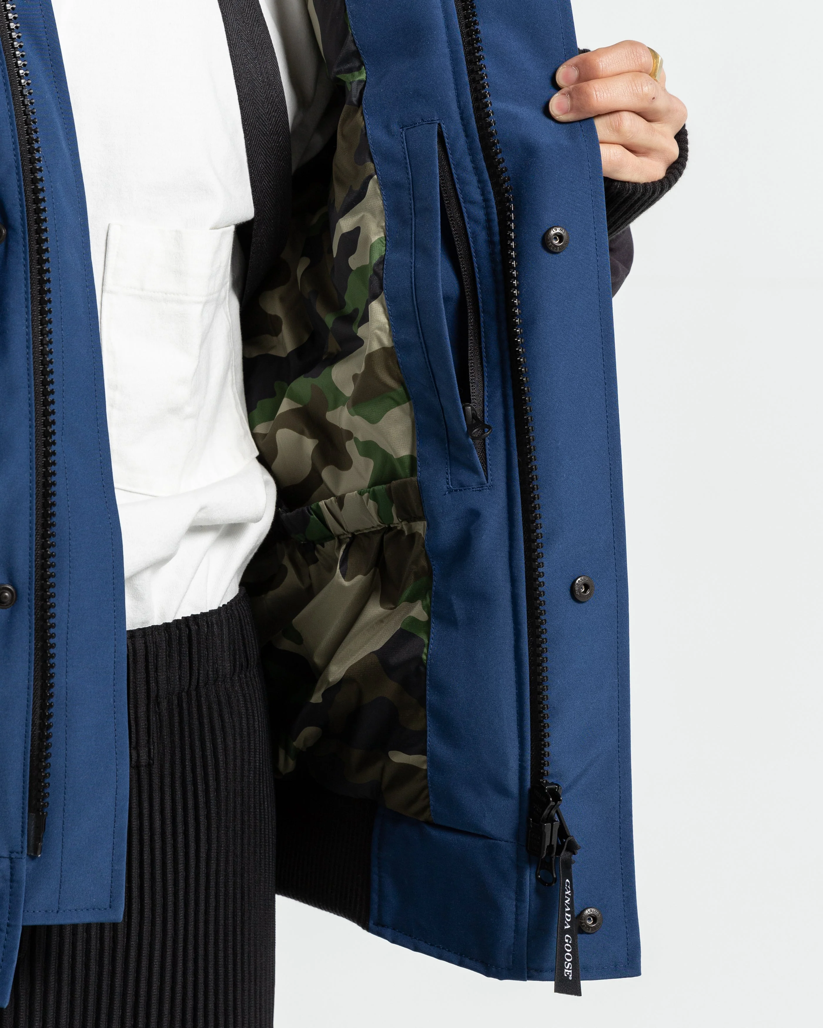 Canada Goose Chilliwack Regeneration Bomber - Navy - Image 6
