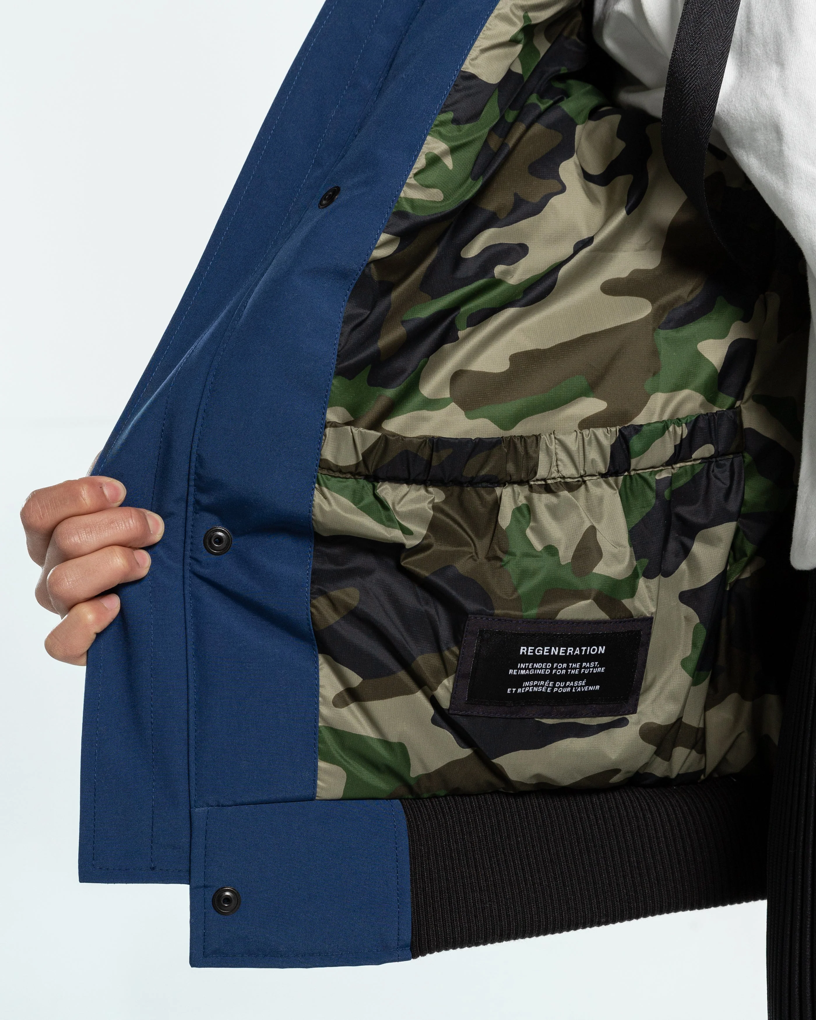 Canada Goose Chilliwack Regeneration Bomber - Navy - Image 7