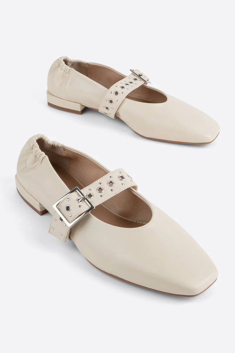 "INTENTIONALLY __________." FORUM MARY JANE - Cream/Black - Image 3