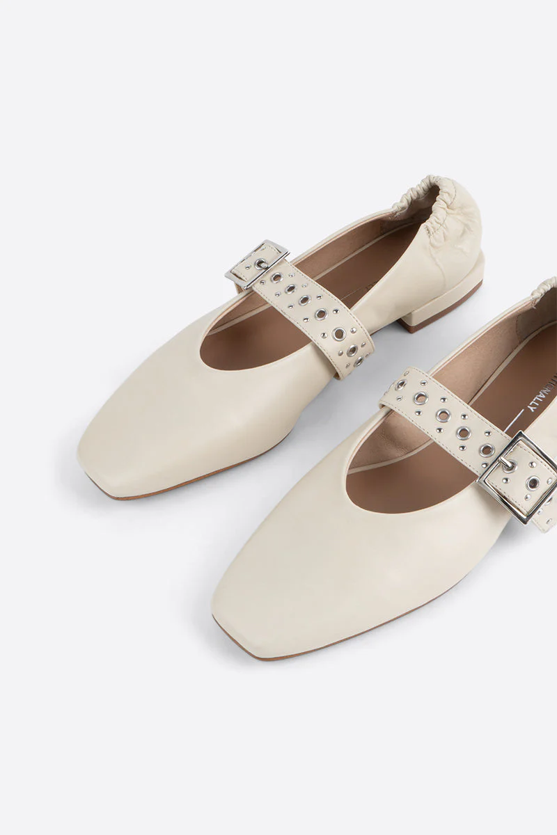 "INTENTIONALLY __________." FORUM MARY JANE - Cream/Black - Image 4