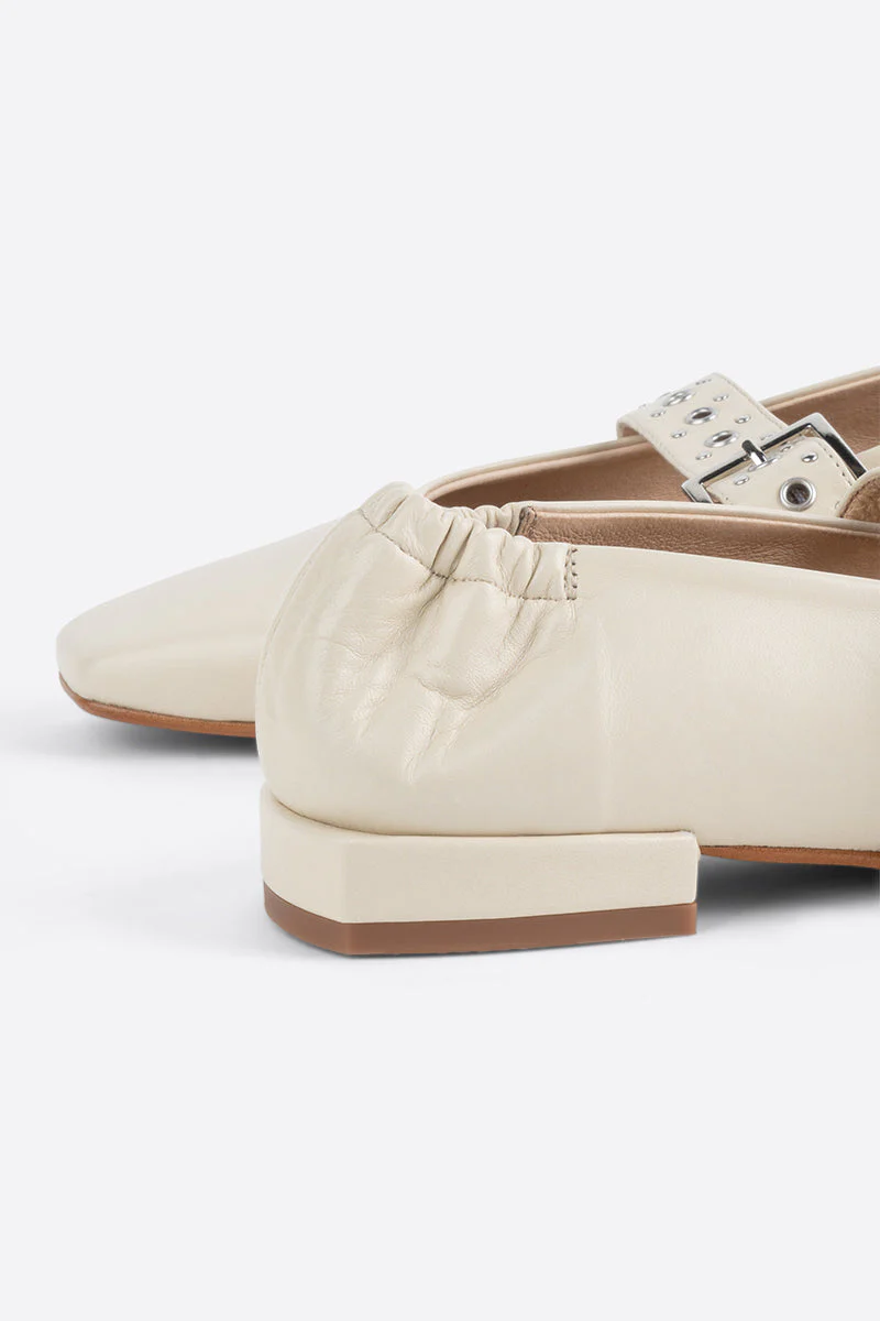 "INTENTIONALLY __________." FORUM MARY JANE - Cream/Black - Image 5