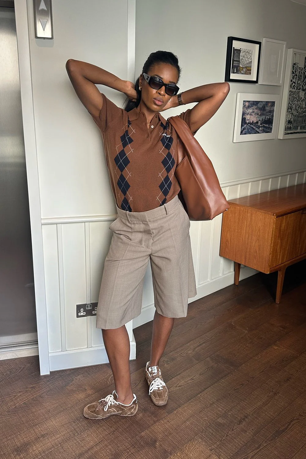 House of Sunny The Big Sling Bag - Chocolate - Image 9