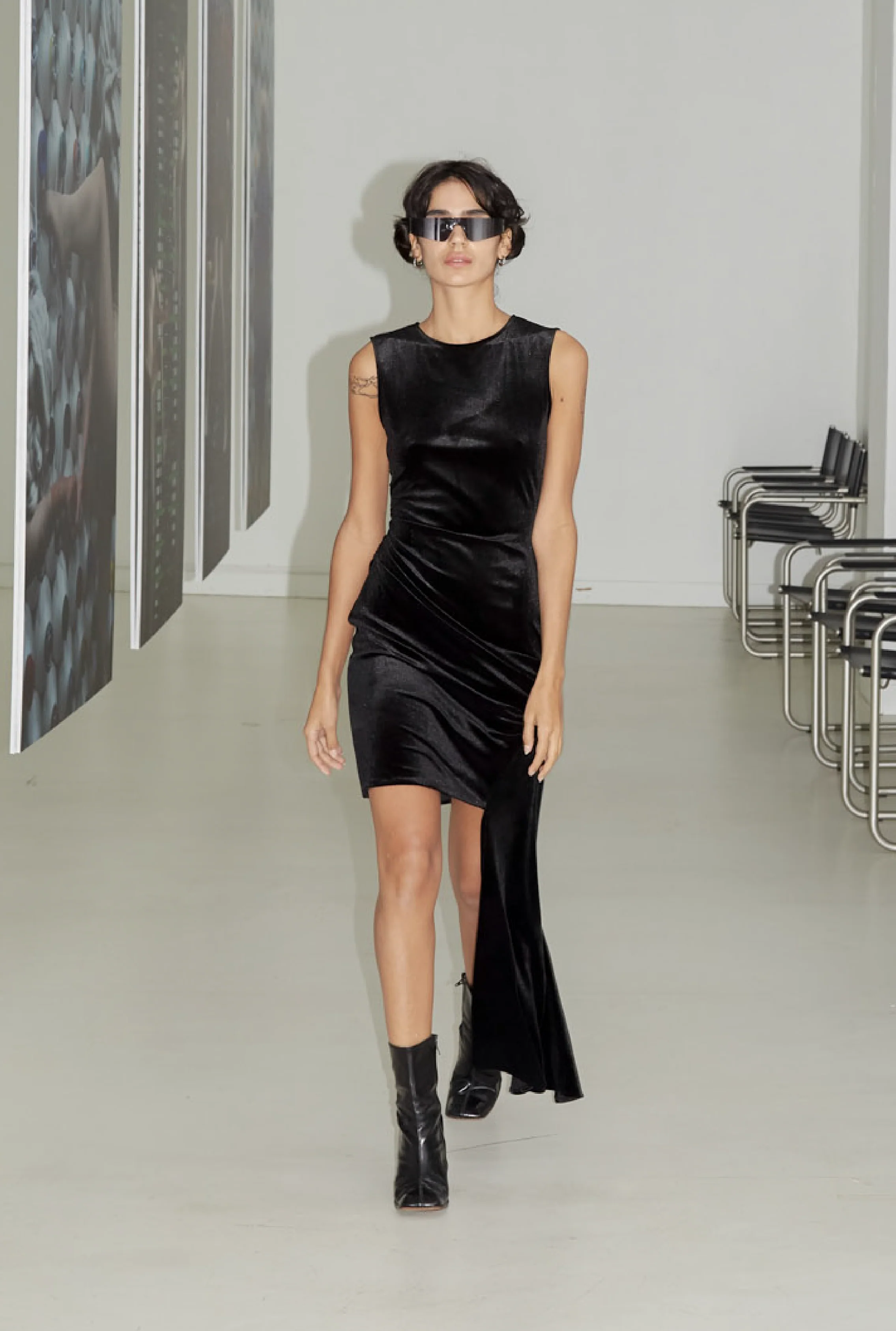 SAEMDI Velvet Side Tail Dress - Image 3