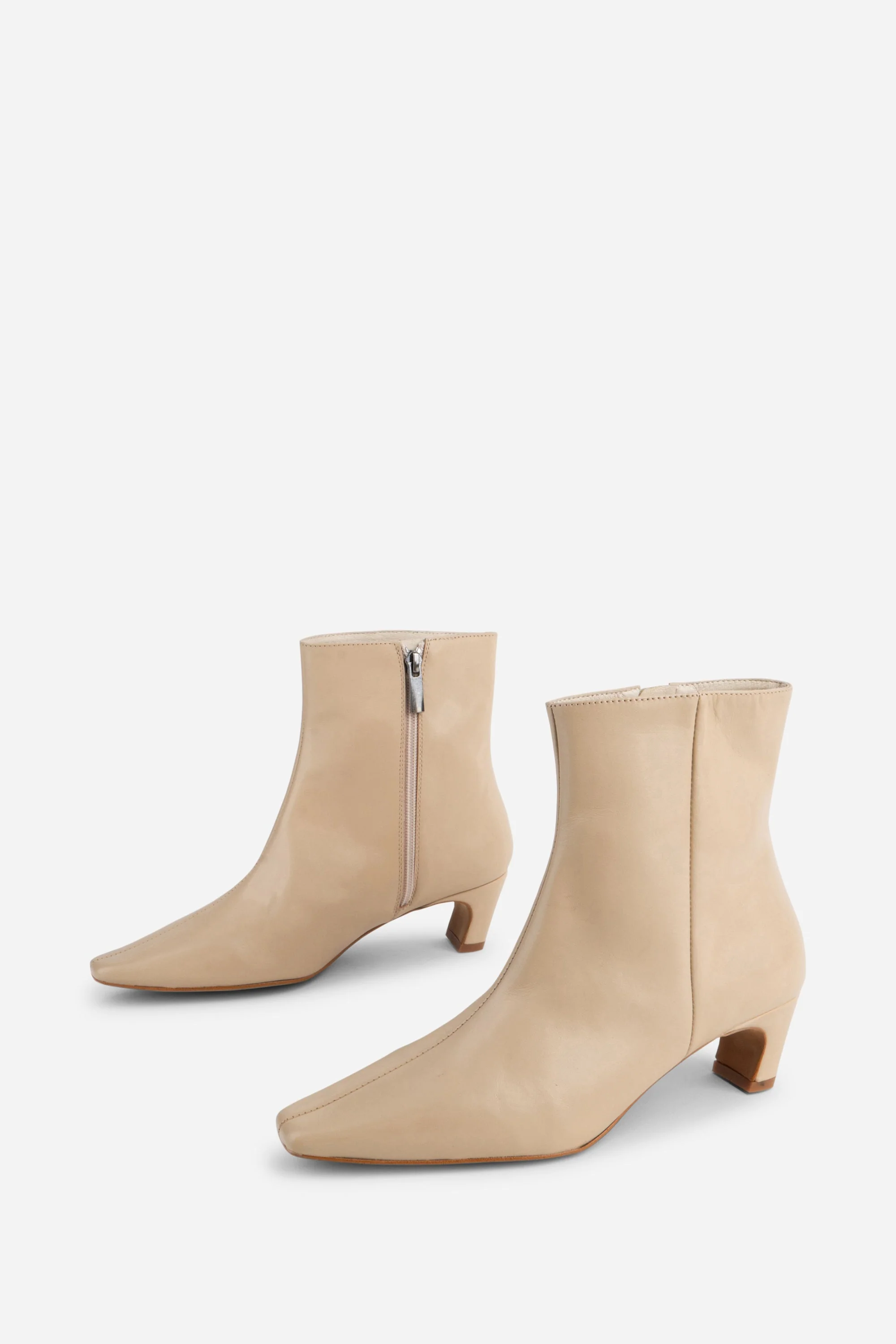 "INTENTIONALLY __________." LEXI KITTEN HEEL ANKLE BOOT - OATMILK/BLACK - Image 3