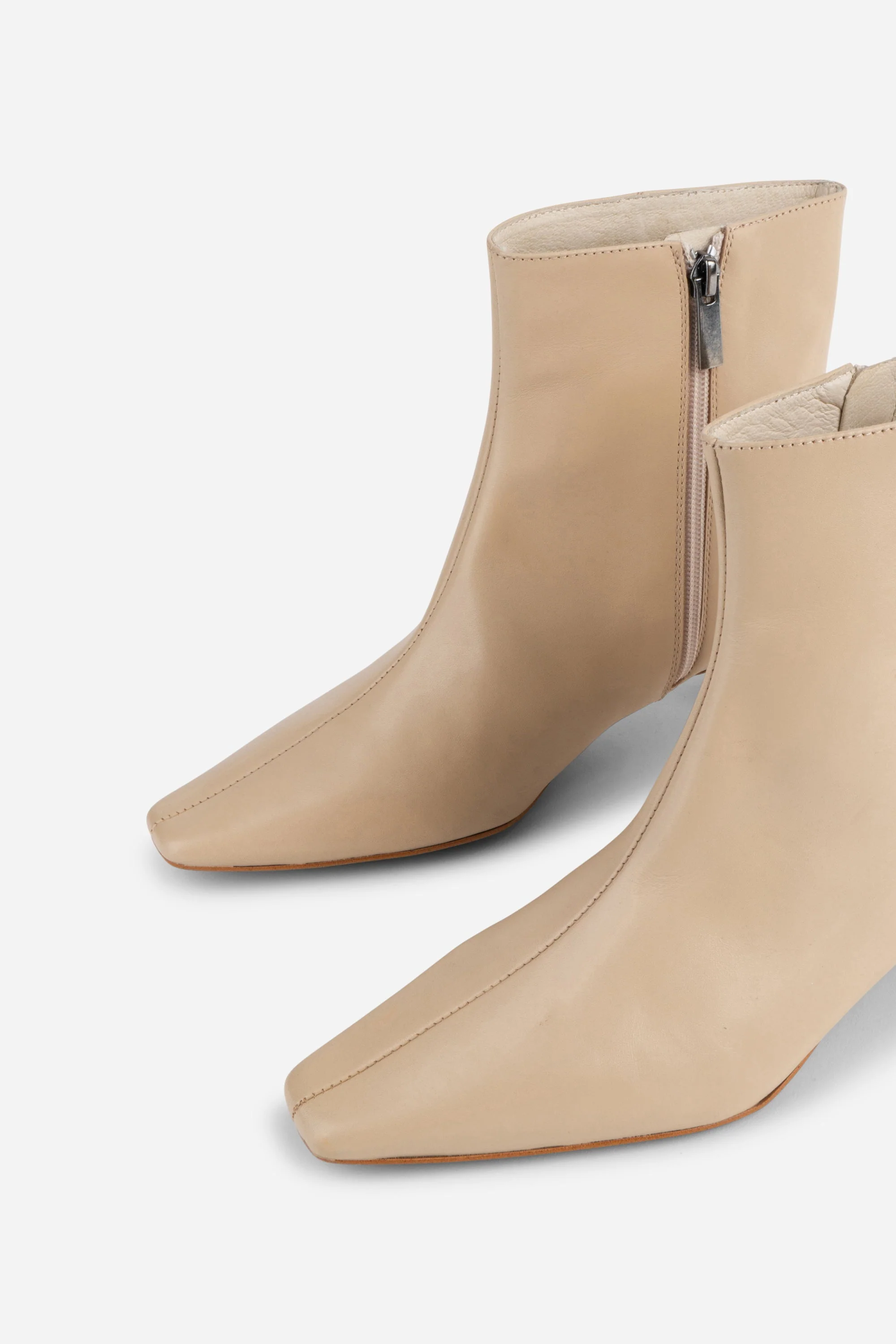 "INTENTIONALLY __________." LEXI KITTEN HEEL ANKLE BOOT - OATMILK/BLACK - Image 4