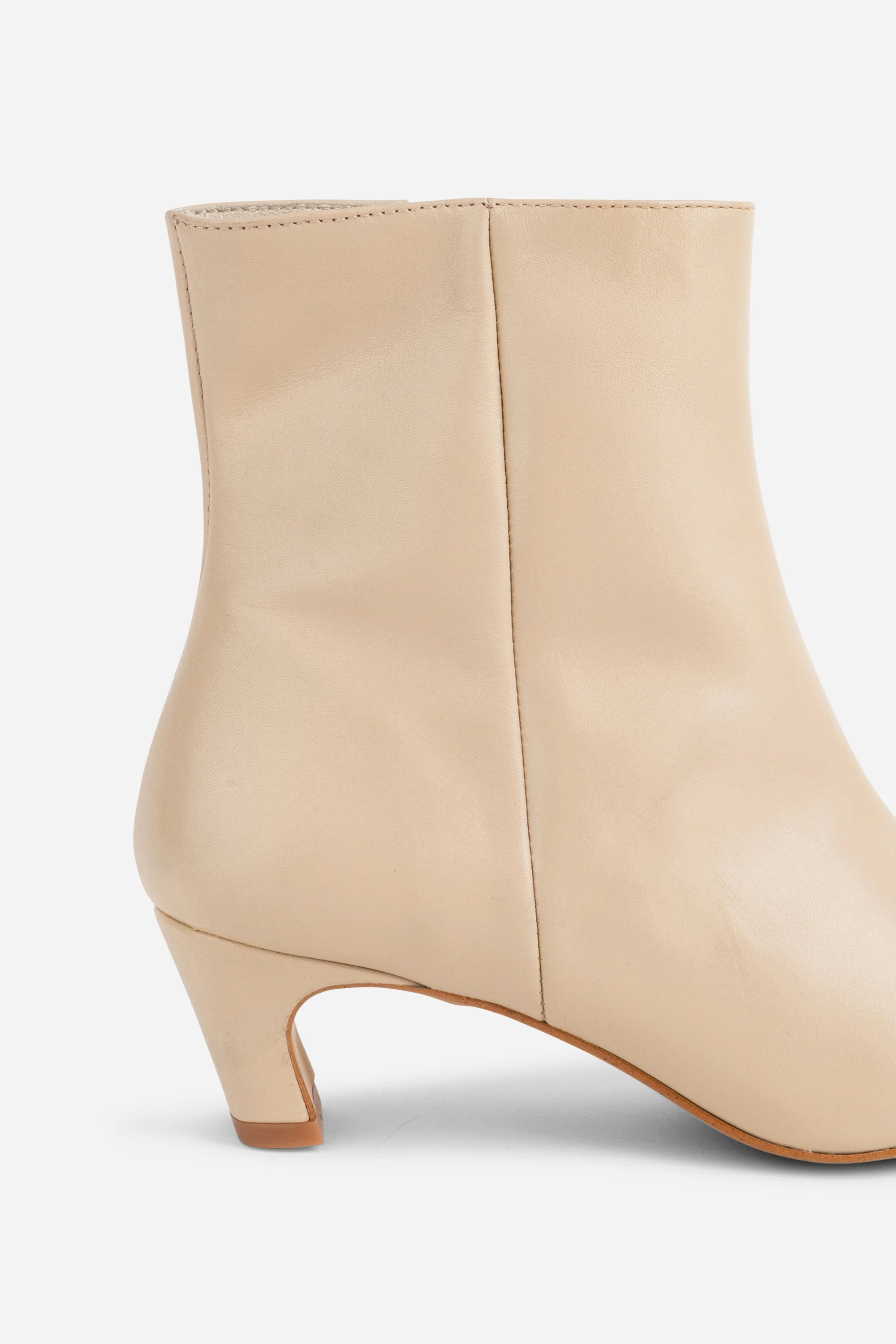 "INTENTIONALLY __________." LEXI KITTEN HEEL ANKLE BOOT - OATMILK/BLACK - Image 5