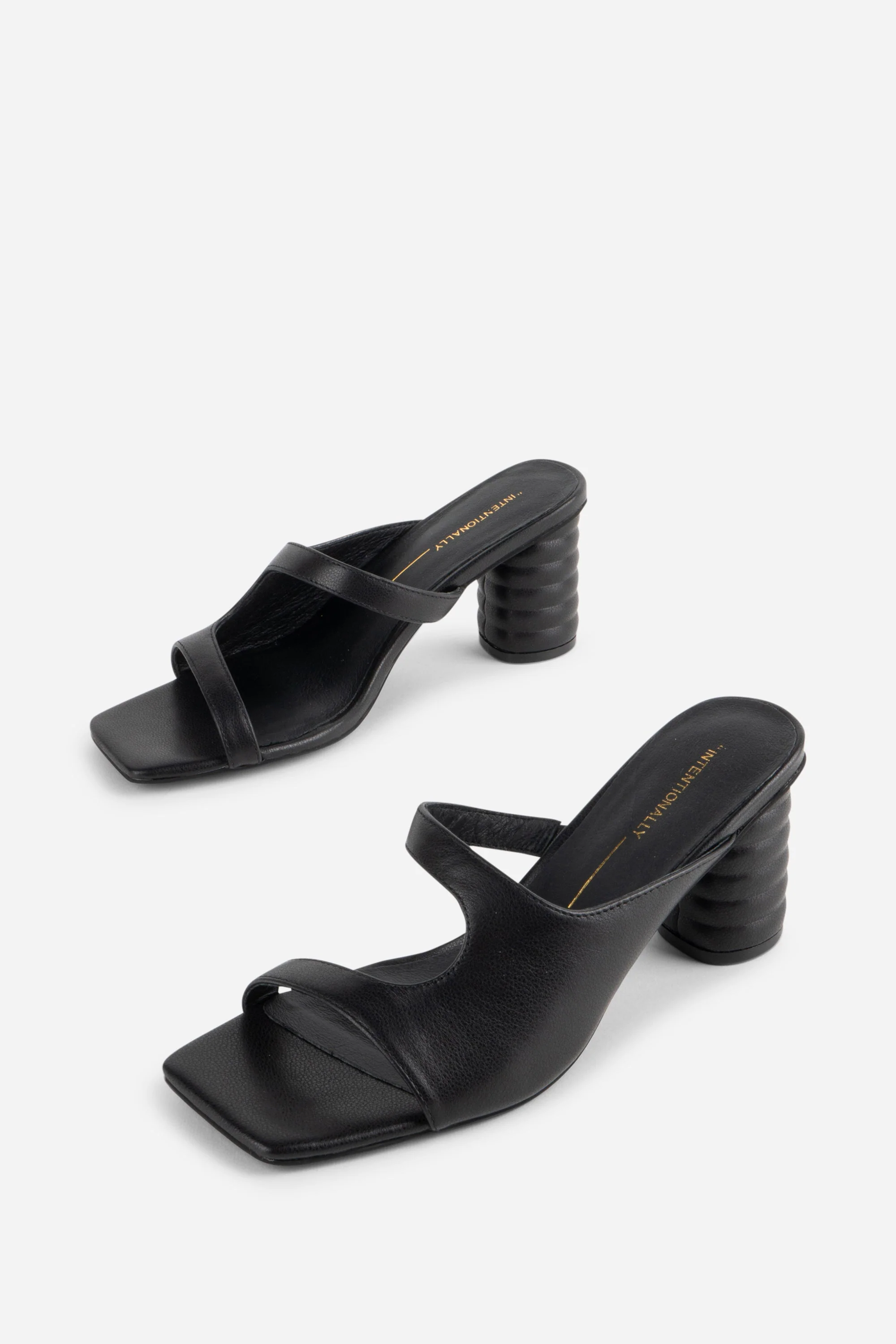 "INTENTIONALLY __________." Kompass Heel - Black/Camel - Image 3