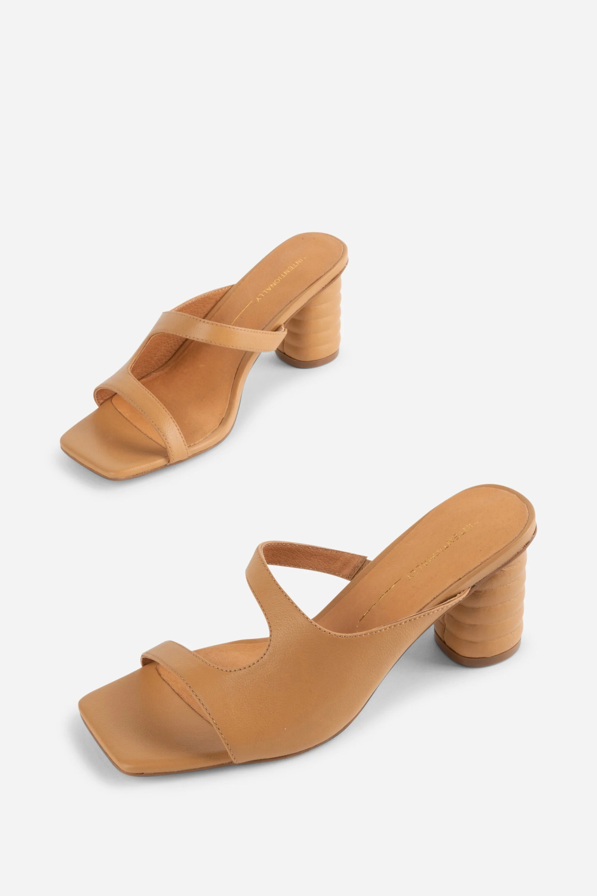 "INTENTIONALLY __________." Kompass Heel - Black/Camel - Image 8