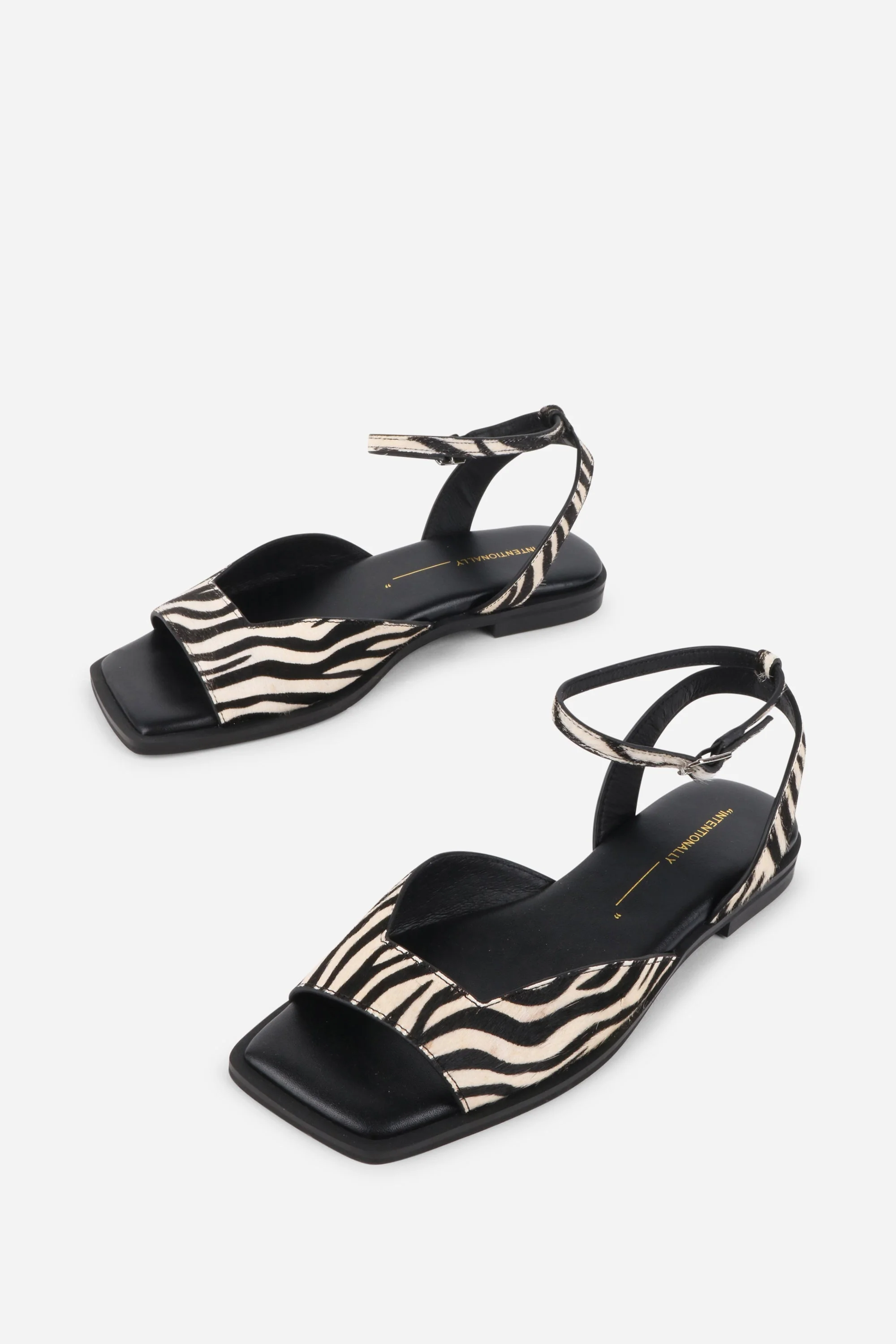 "INTENTIONALLY __________." Dive Cowhide Square Toe Sandal - Image 3