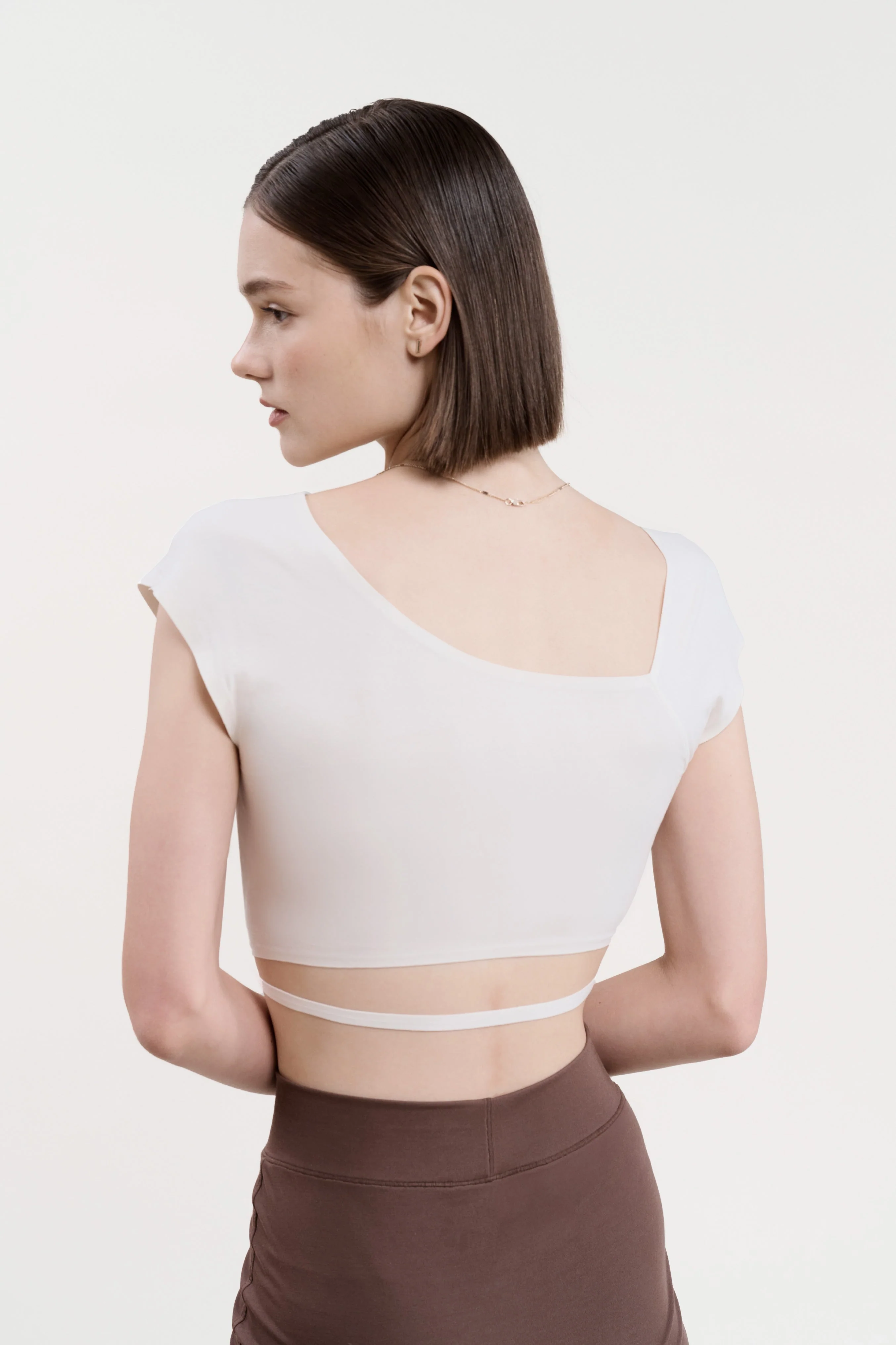 HUNDR. Fitted Cropped Top - Image 4