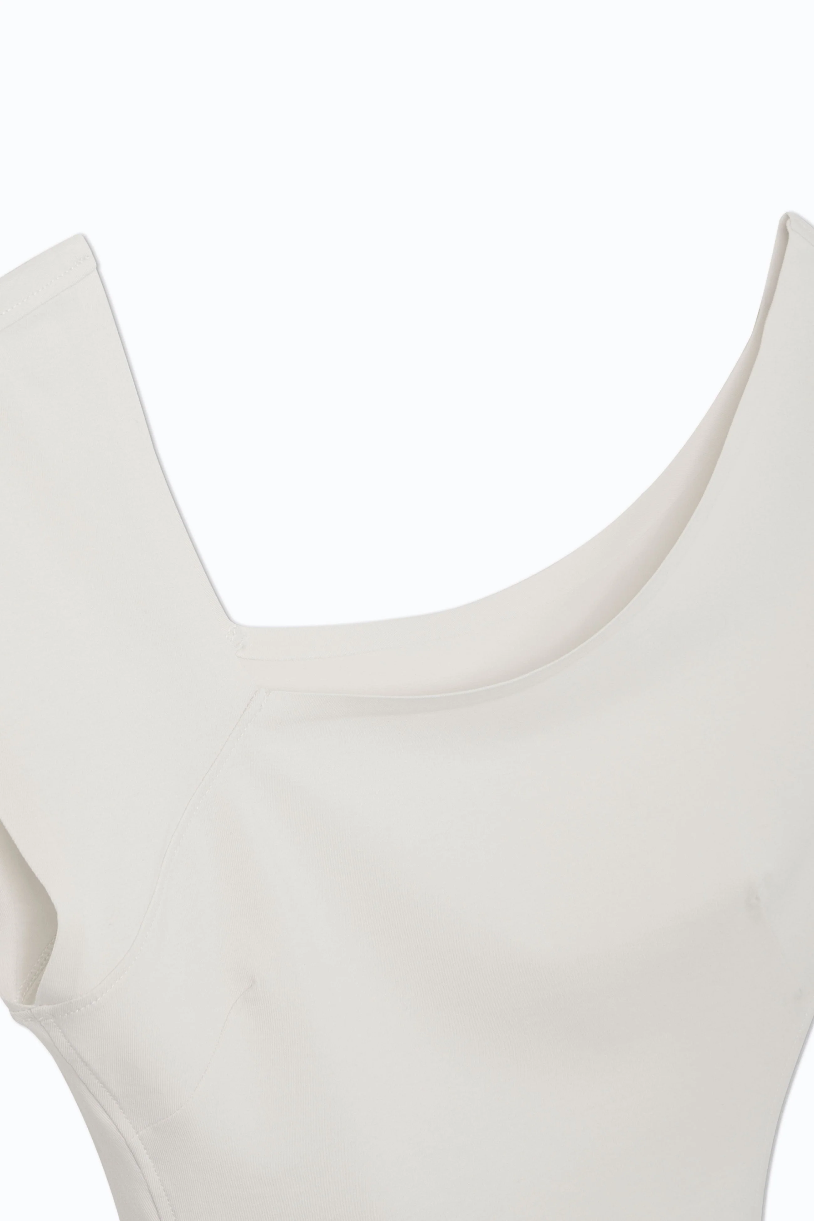 HUNDR. Fitted Cropped Top - Image 9