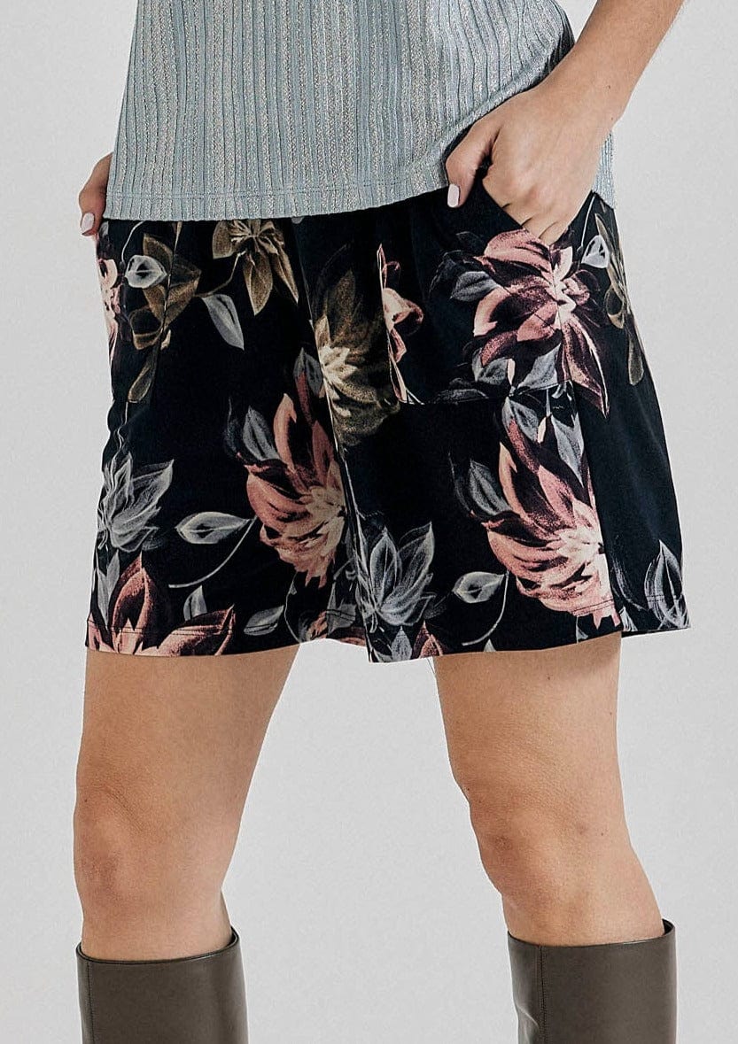 Lindsay Nicholas New York Floral Jersey Short - Image 6