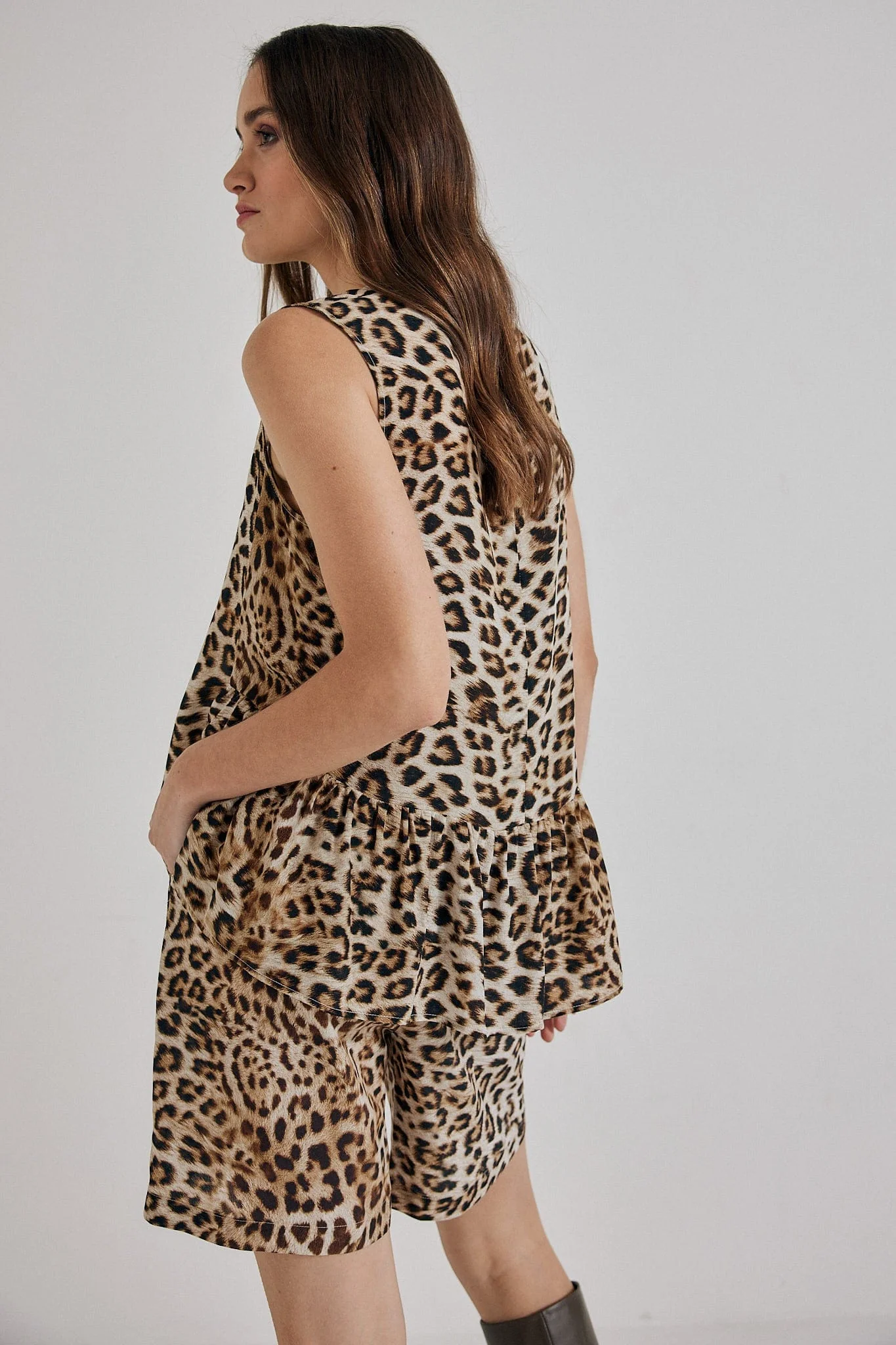 Lindsay Nicholas New York Freya Short - Image 2