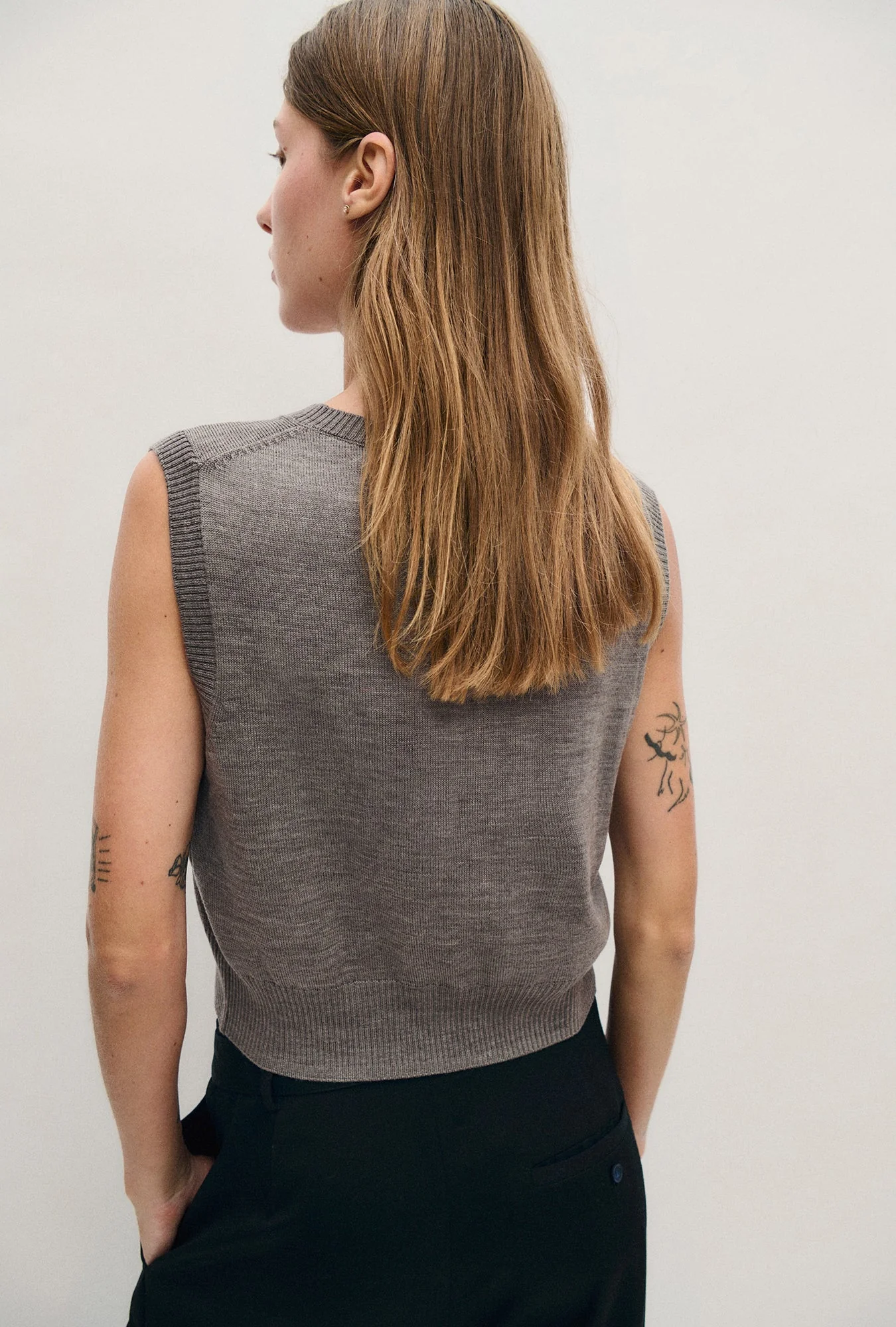 Silk Laundry V-Neck Sweater Vest - Pearl - Image 3