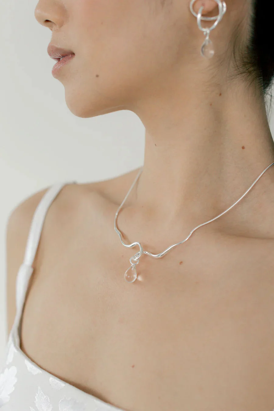 Kara Yoo Maeva Drop Necklace - Image 2