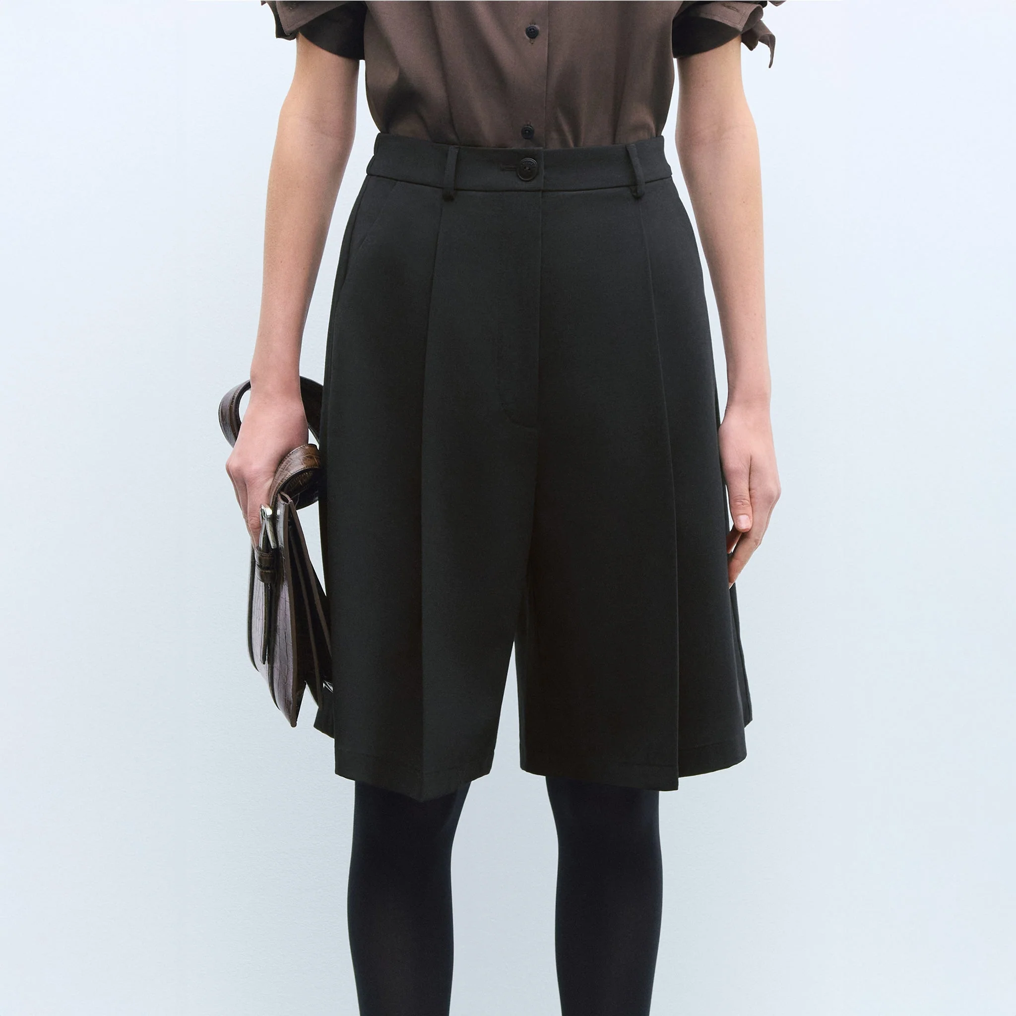 Cordera Tailoring Bermuda Shorts - Black - Image 2