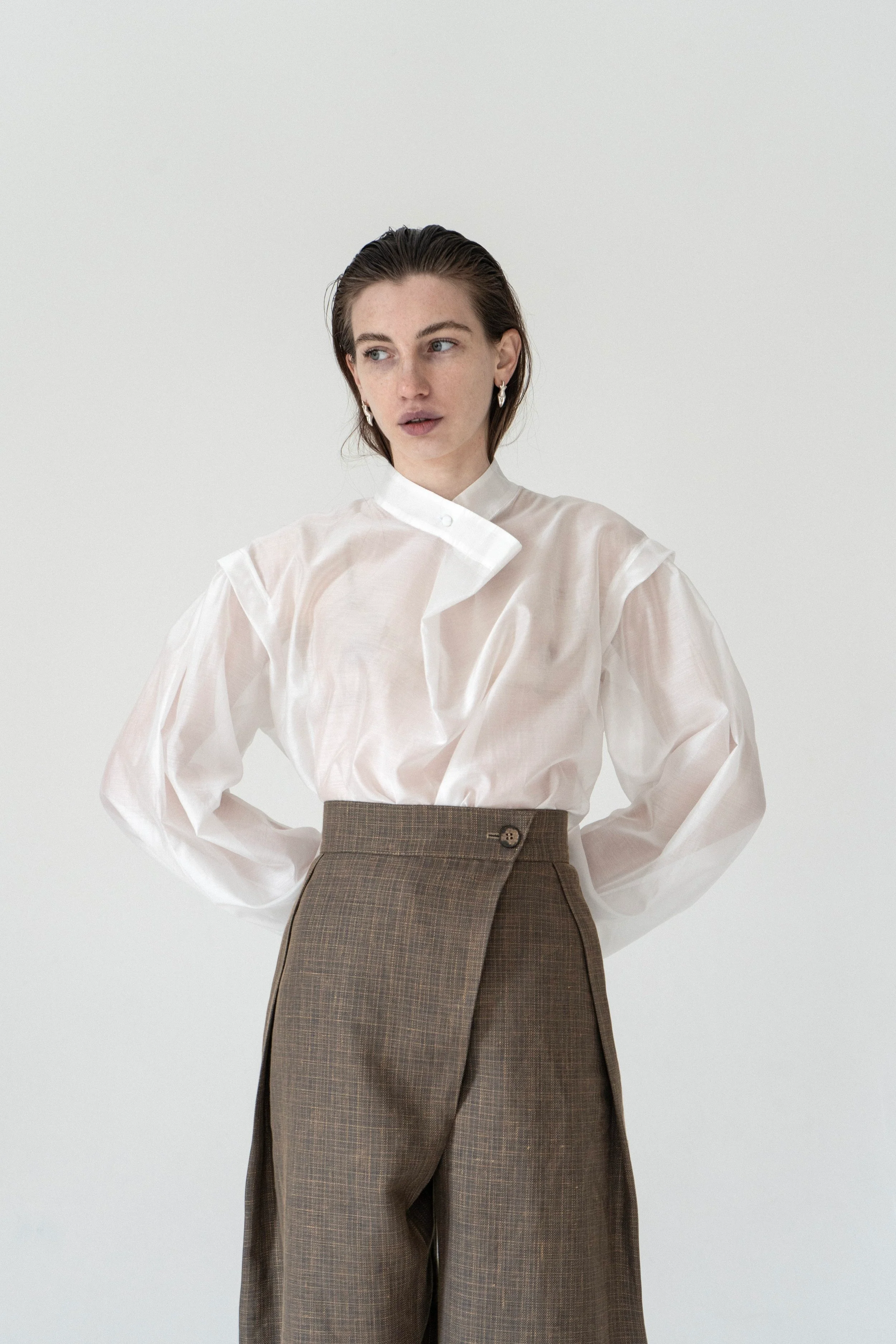 K M by L A N G E Tuman Cross Over Silky Blouse - Image 4