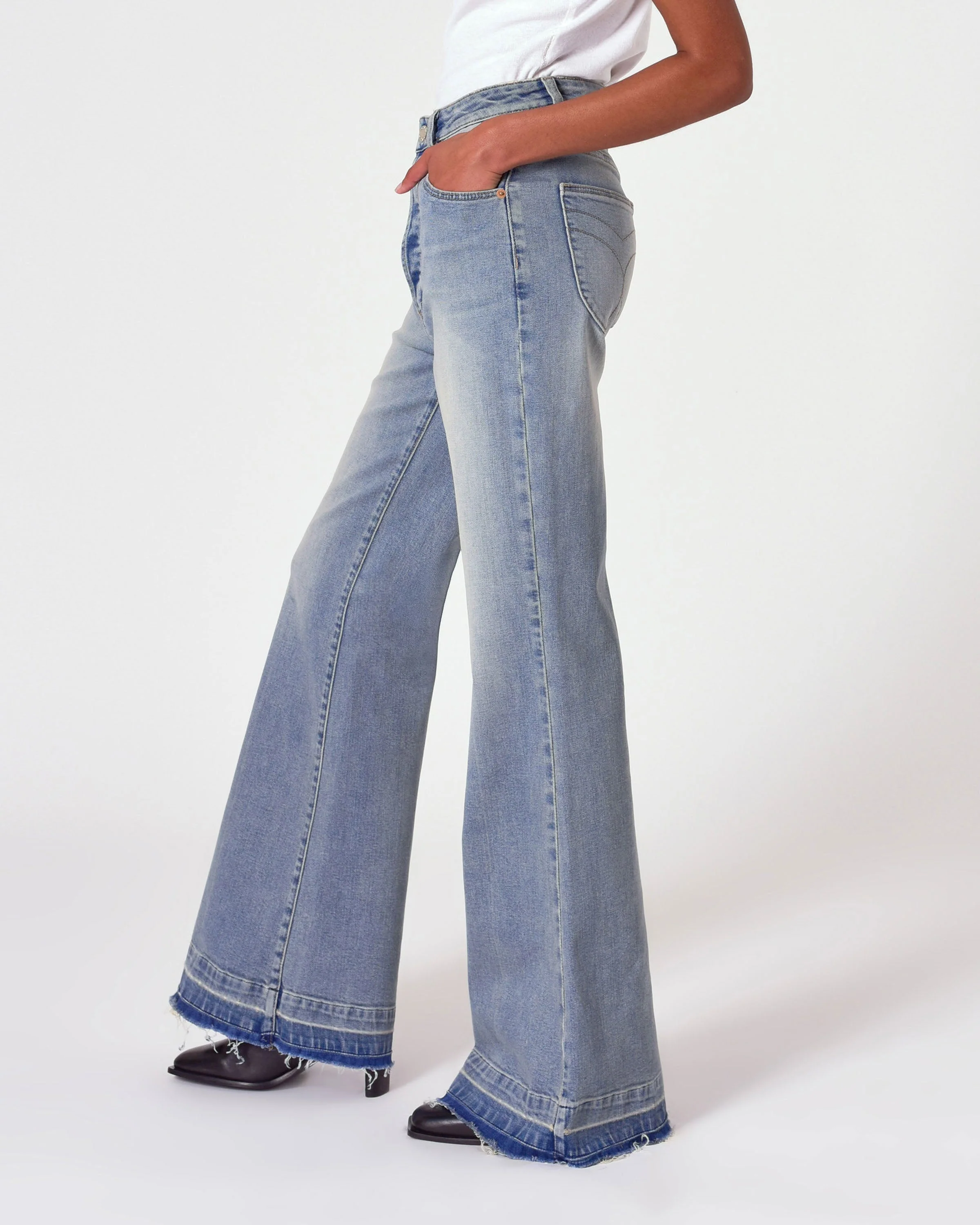 Rollas Eastcoast Flare Jean - Image 3