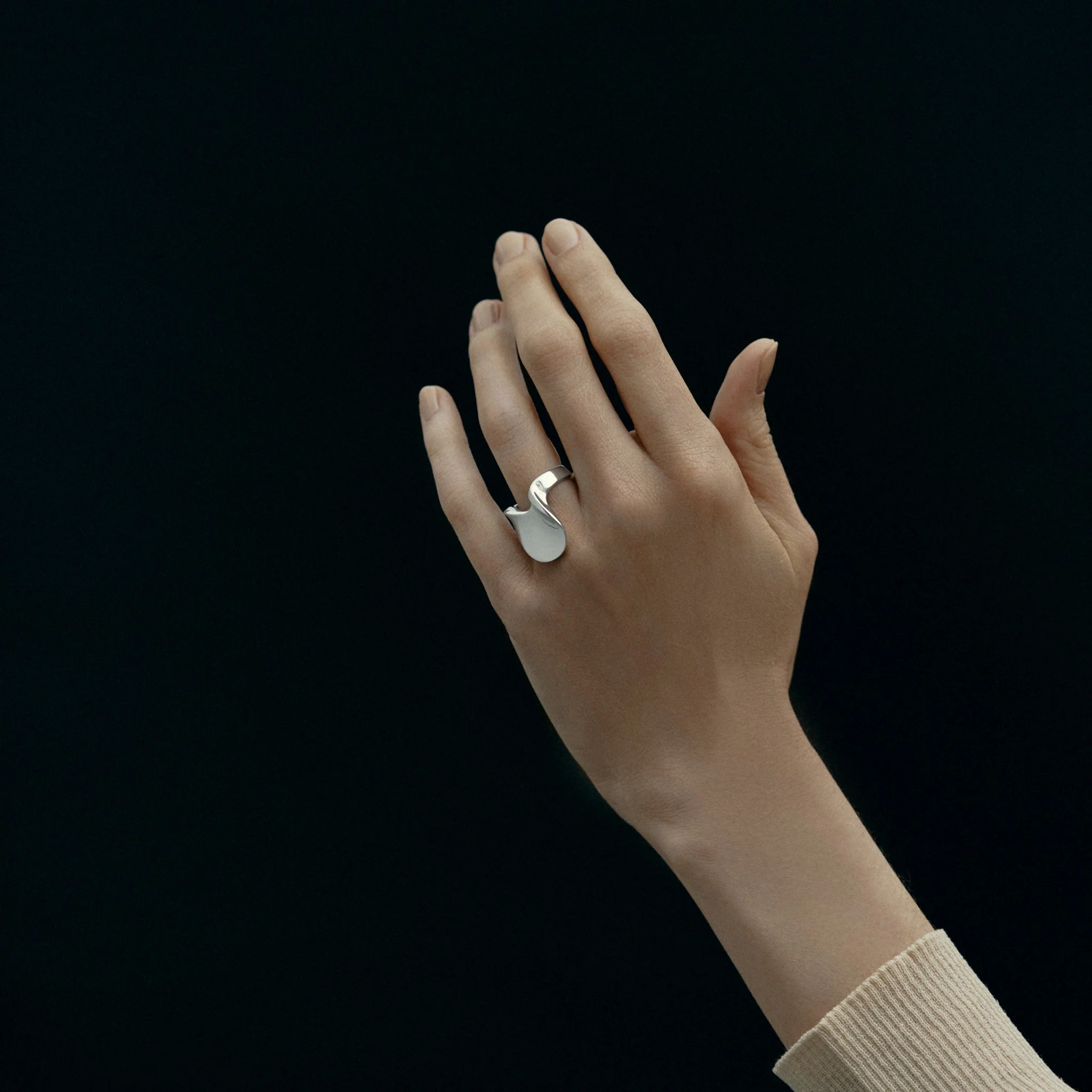 MING YU WANG Wave Ring - Image 2