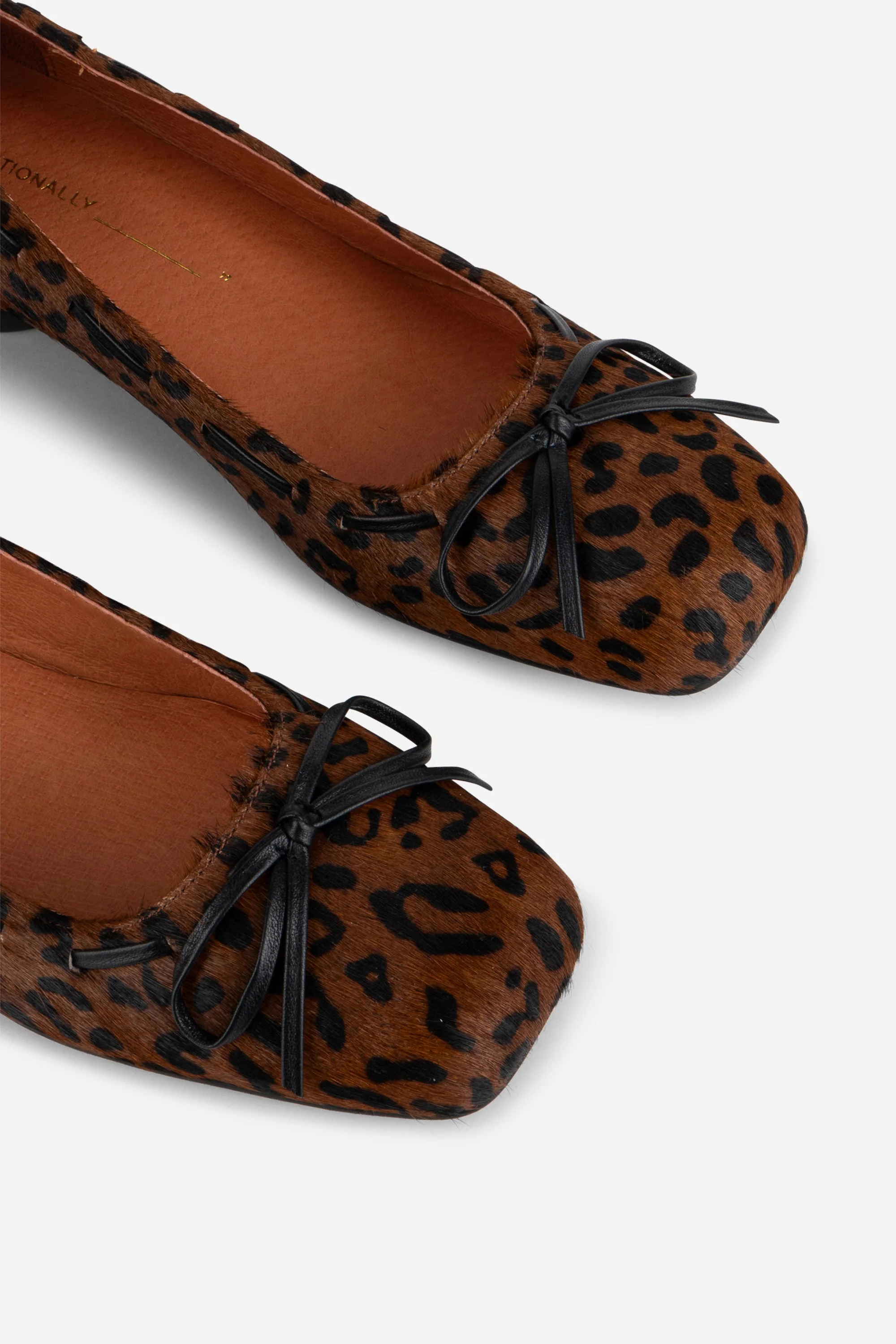 INTENTIONALLY __________. Sia Flat - Brown Cheetah - Image 4