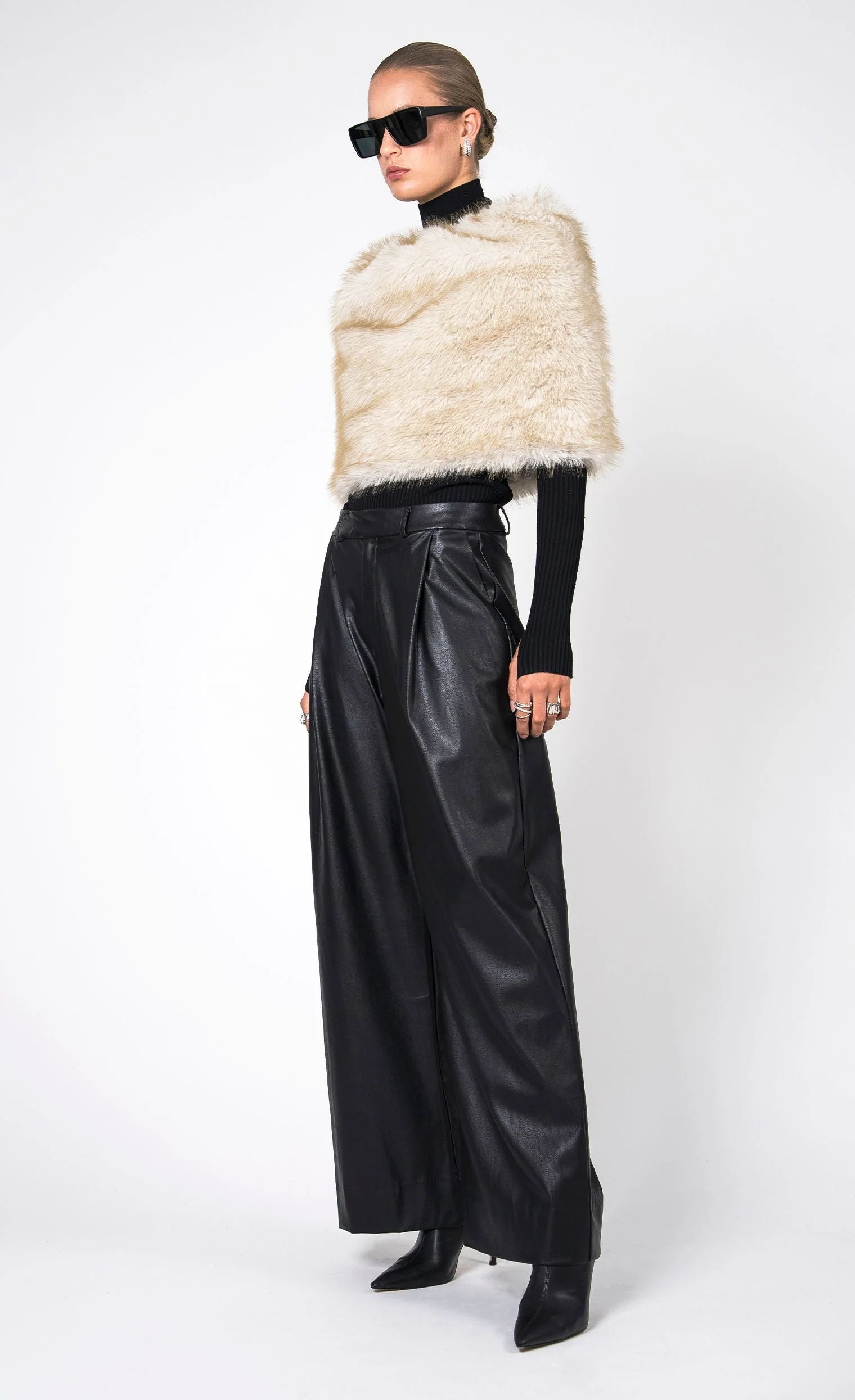 Nonchalant Label Pascale Faux Fur Shawl - Image 4