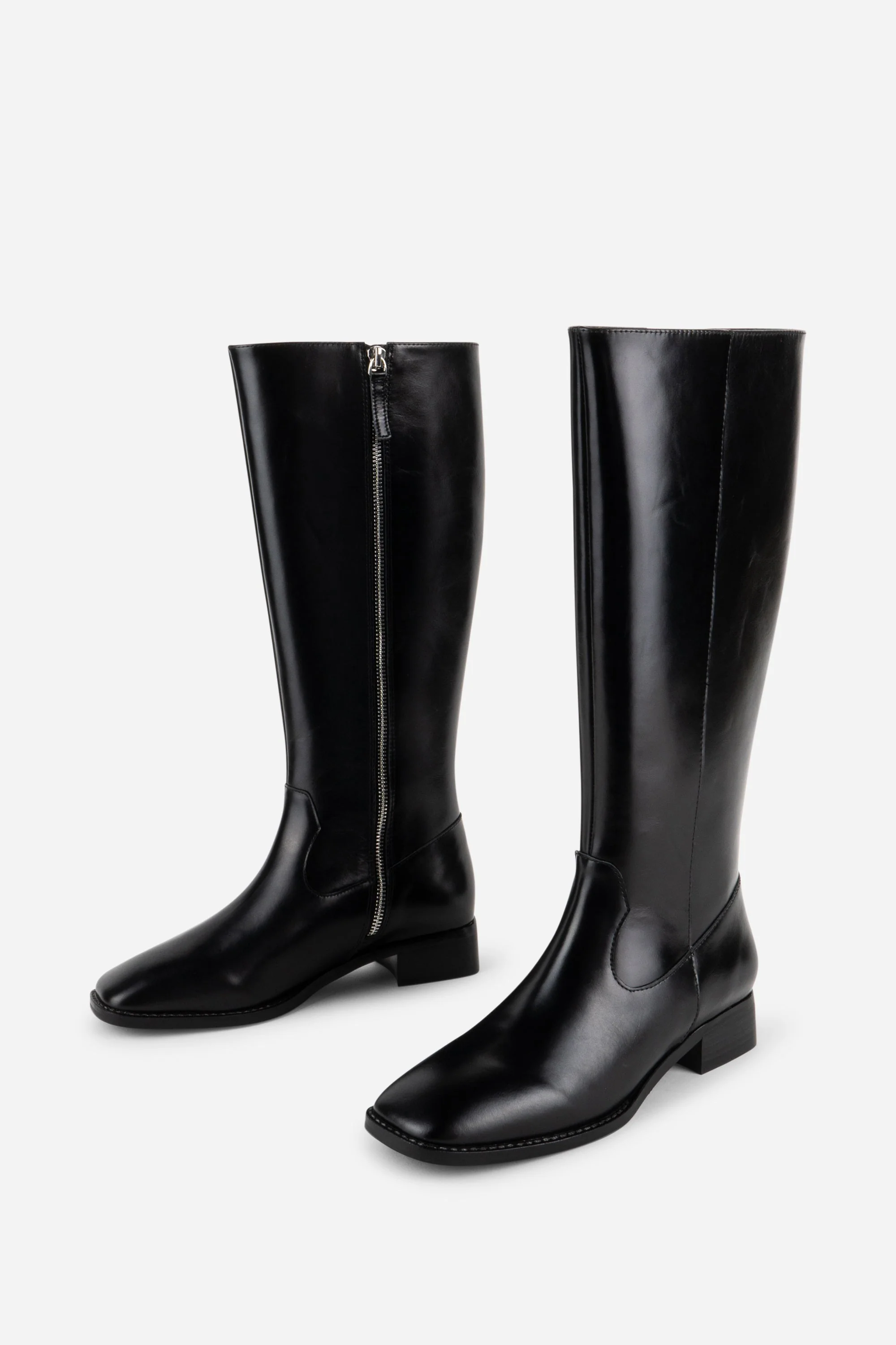 INTENTIONALLY __________. Tame Knee High Boot - Black - Image 3