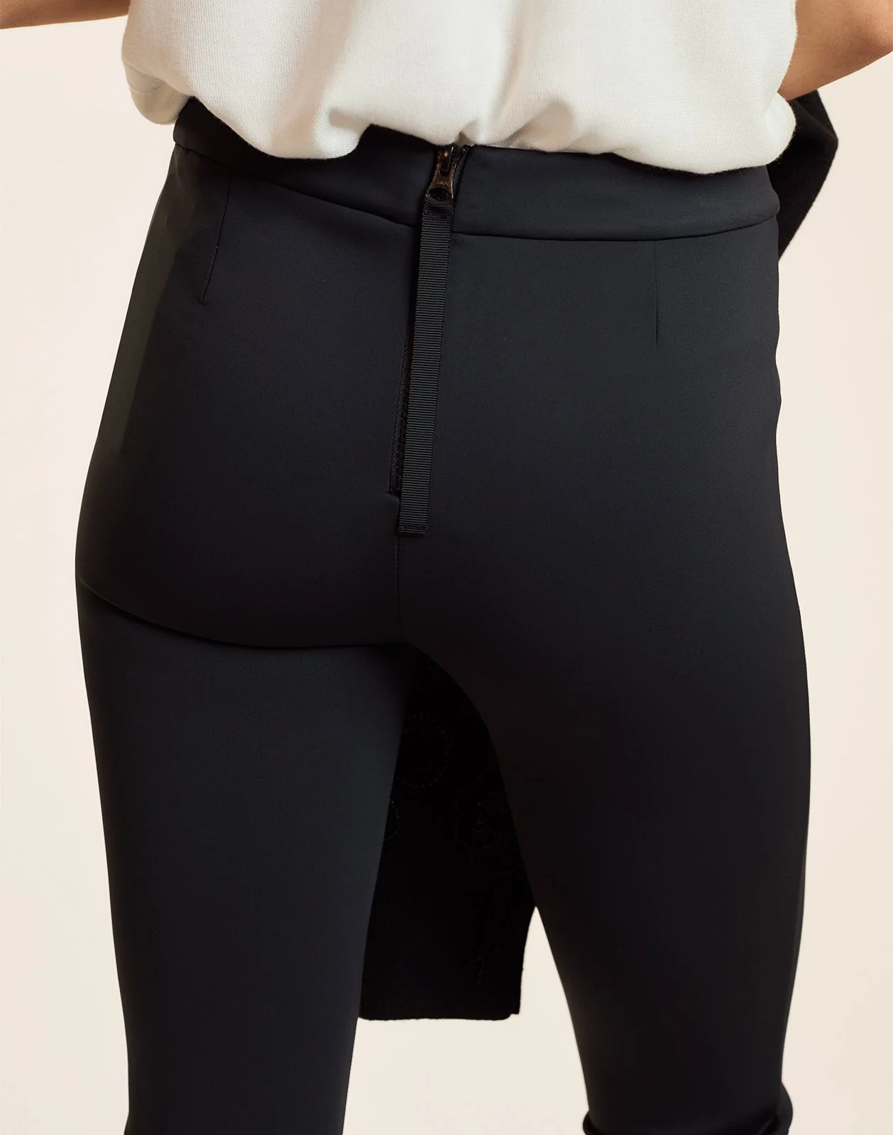 Cynthia Rowley Bonded Capris - Black - Image 5