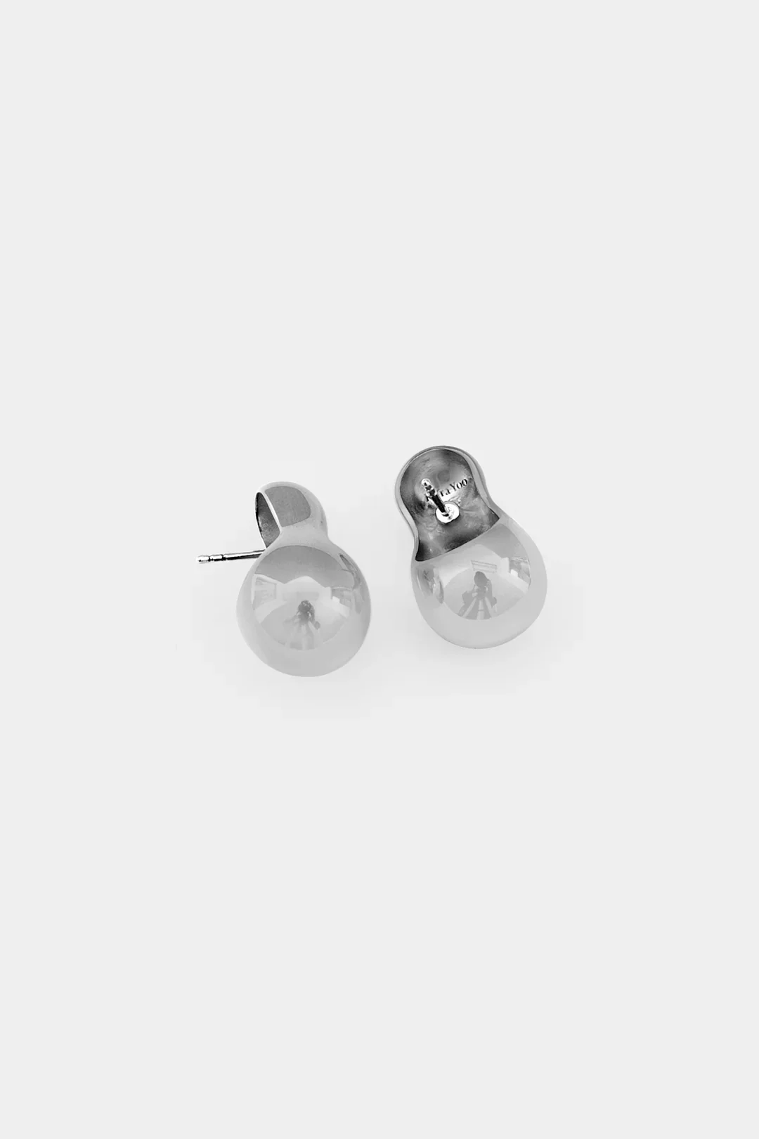 Kara Yoo Willa Stud Earrings - Image 4