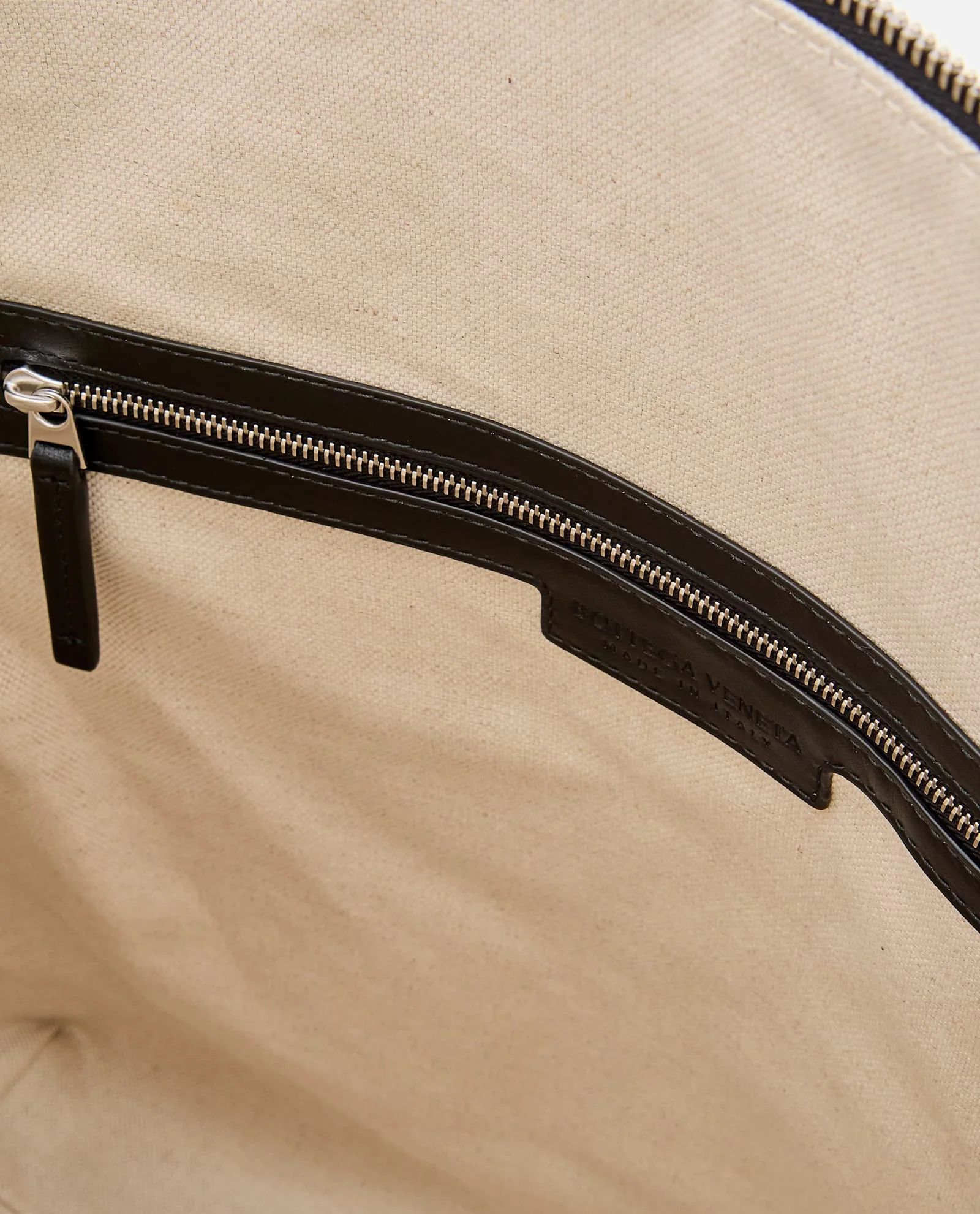 BOTTEGA VENETA Avenue Intr 15/avenue Shoulder Bag - Black - Image 3