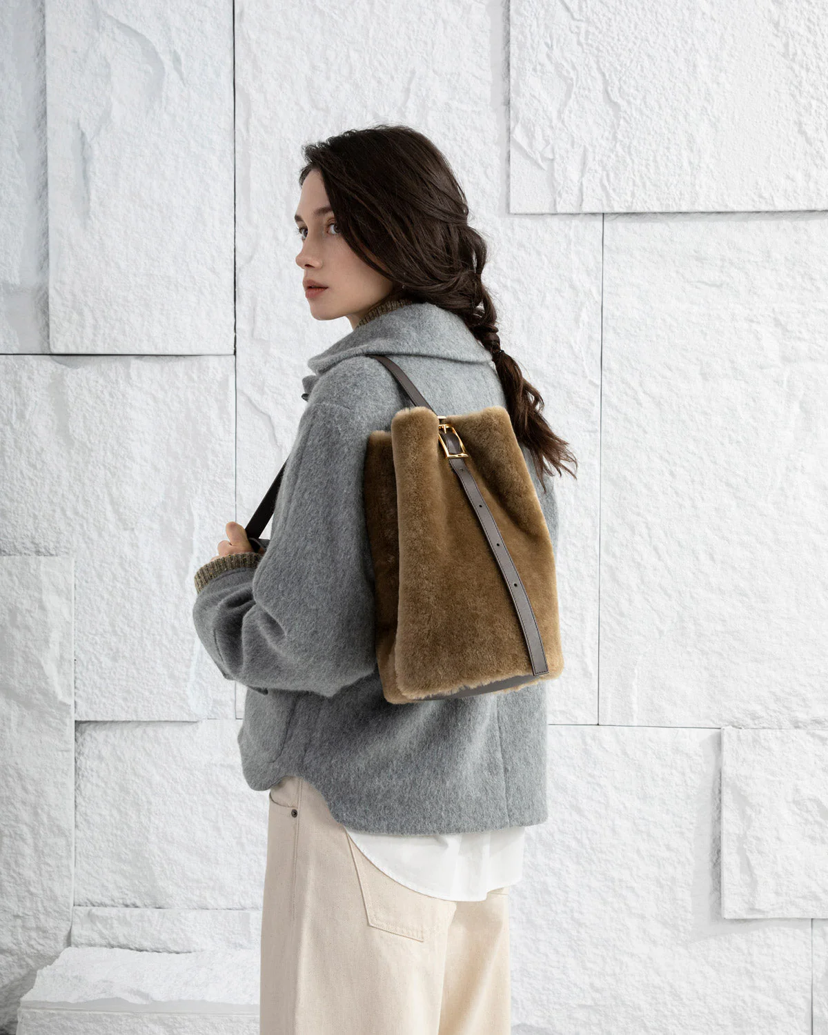 Future Classics Medium Sheep Convertible Bucket Bag - Lead Grey X Shearling - Image 3