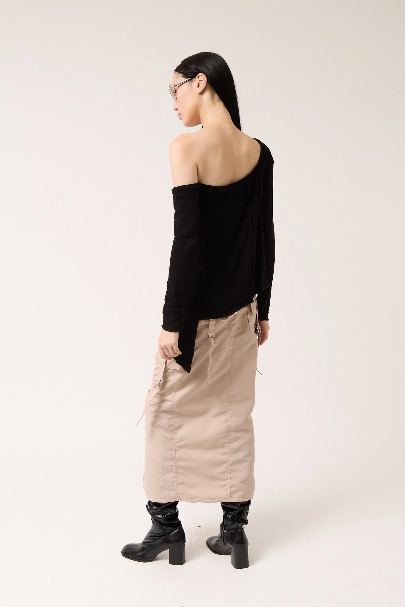 Colmillo de Morsa Asymmetric Knit Top - Image 6