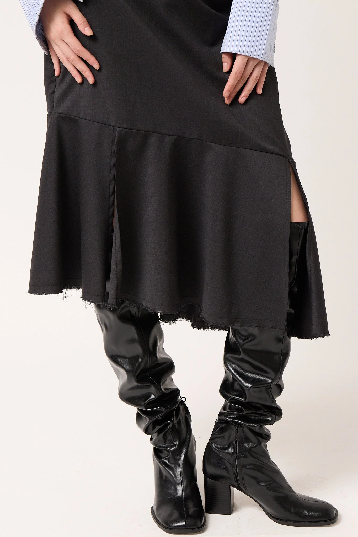 Colmillo de Morsa Asymmetrical Wool Skirt - Dark Grey - Image 4