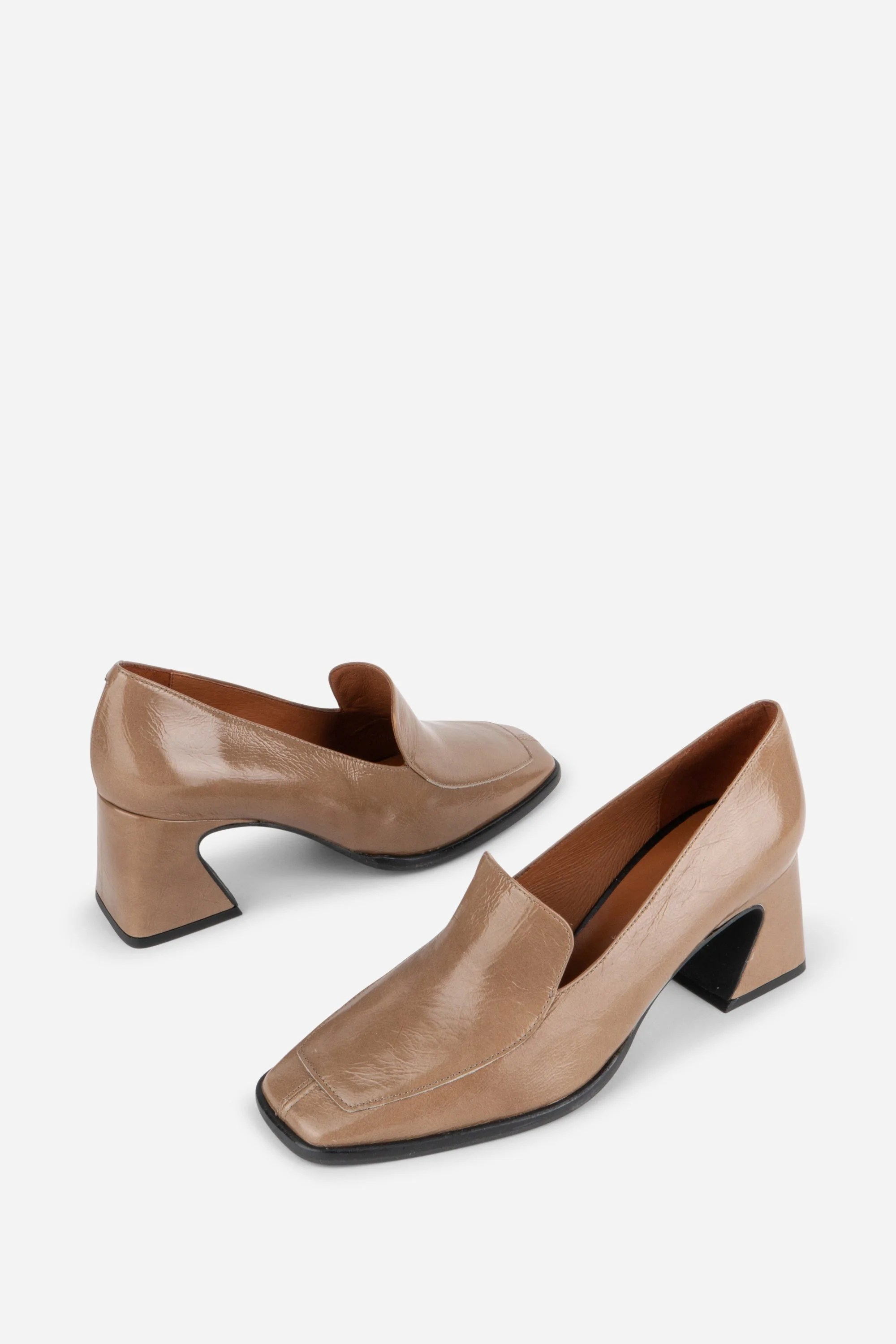 INTENTIONALLY __________. Mosa Heeled Loafer - Image 3